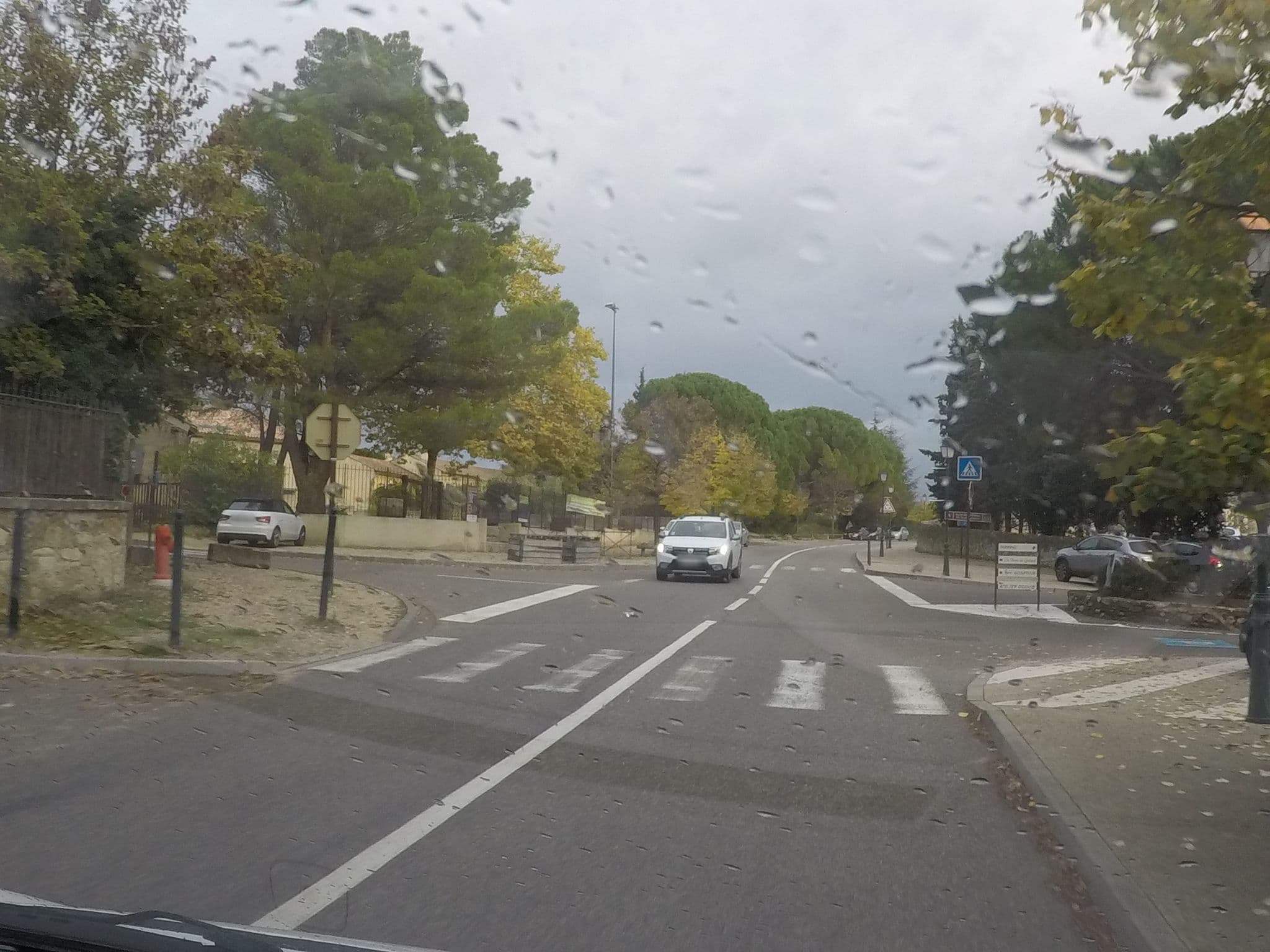 Street view near La Bastide du Galinier, Lourmarin — © brano (CC BY-SA · Mapillary)