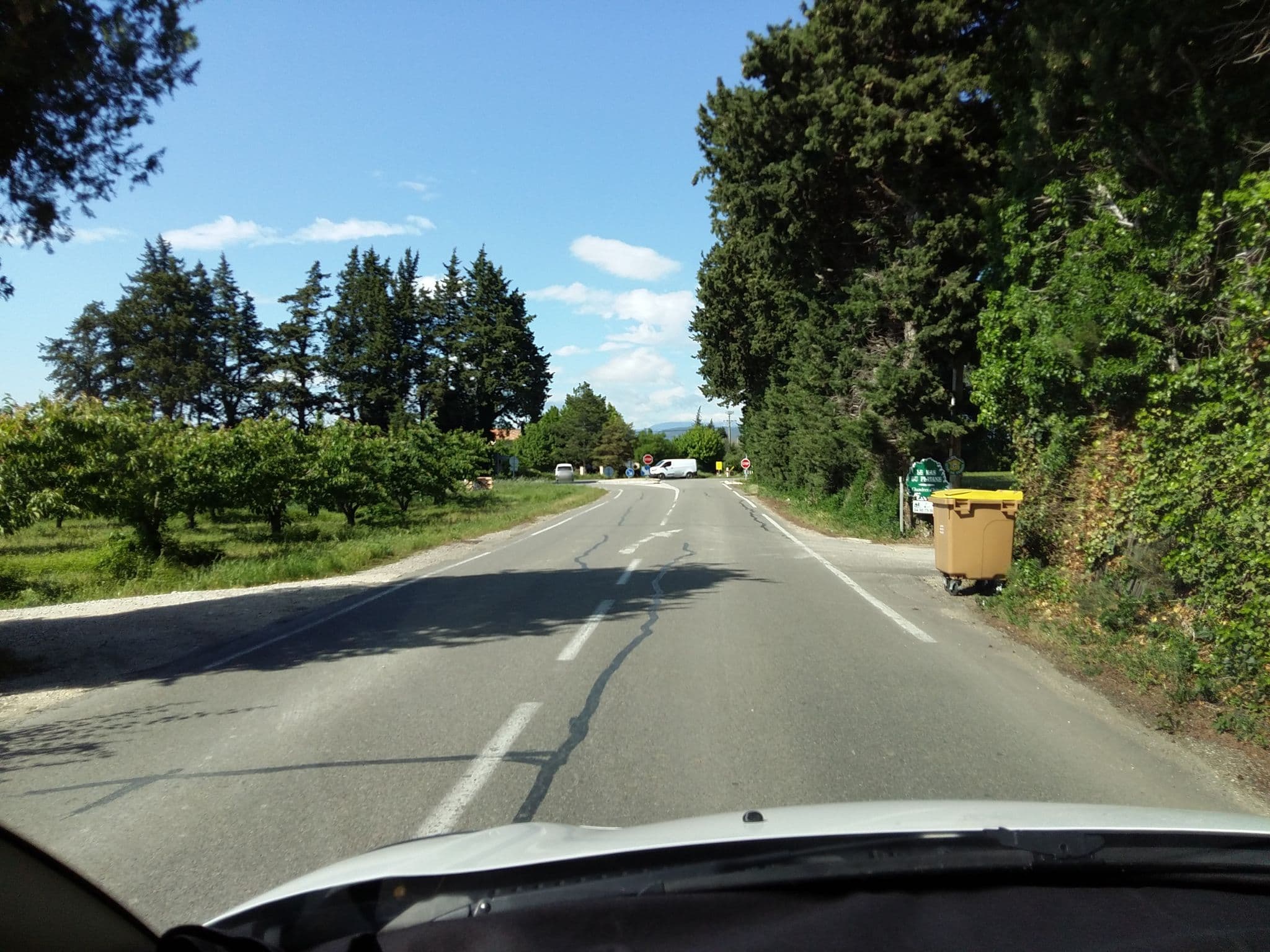 Street view near Le Mas du Platane, Taillades — © zimmy (CC BY-SA · Mapillary)
