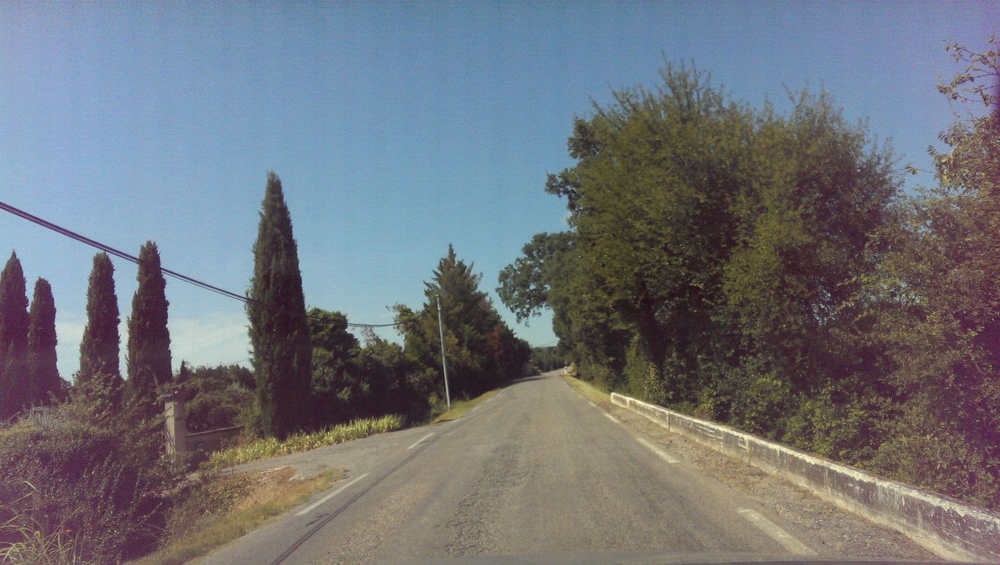 Street view near Le Moulin de Felix, Robion — © roraima (CC BY-SA · Mapillary)