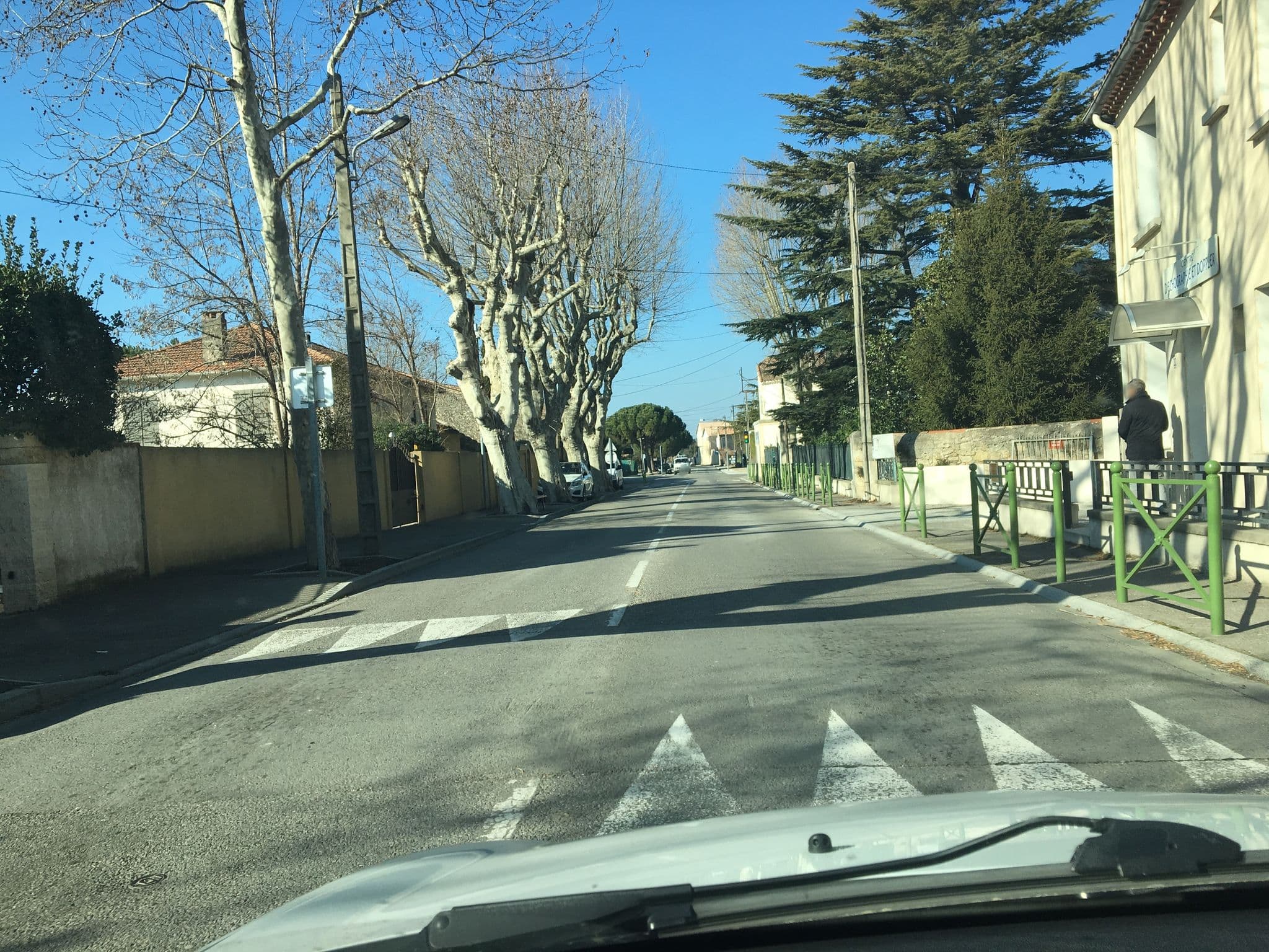 Street view near Le mas bleu, Mallemort — © cabinetcourbi (CC BY-SA · Mapillary)
