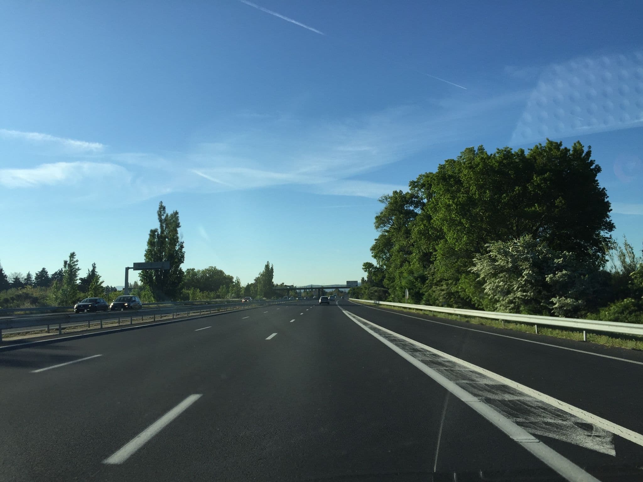 Street view near Domaine de la reynaude, Sénas — © zimmy (CC BY-SA · Mapillary)