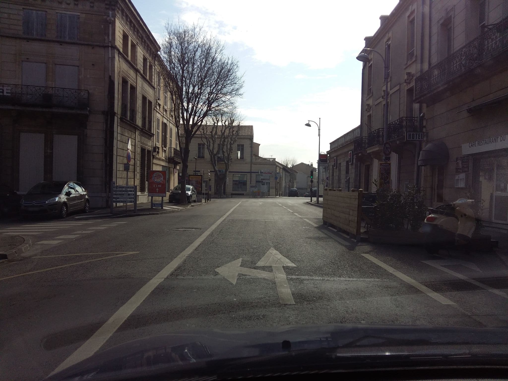 Street view near Hôtel le Petit Salonais, Salon-de-Provence — © zimmy (CC BY-SA · Mapillary)