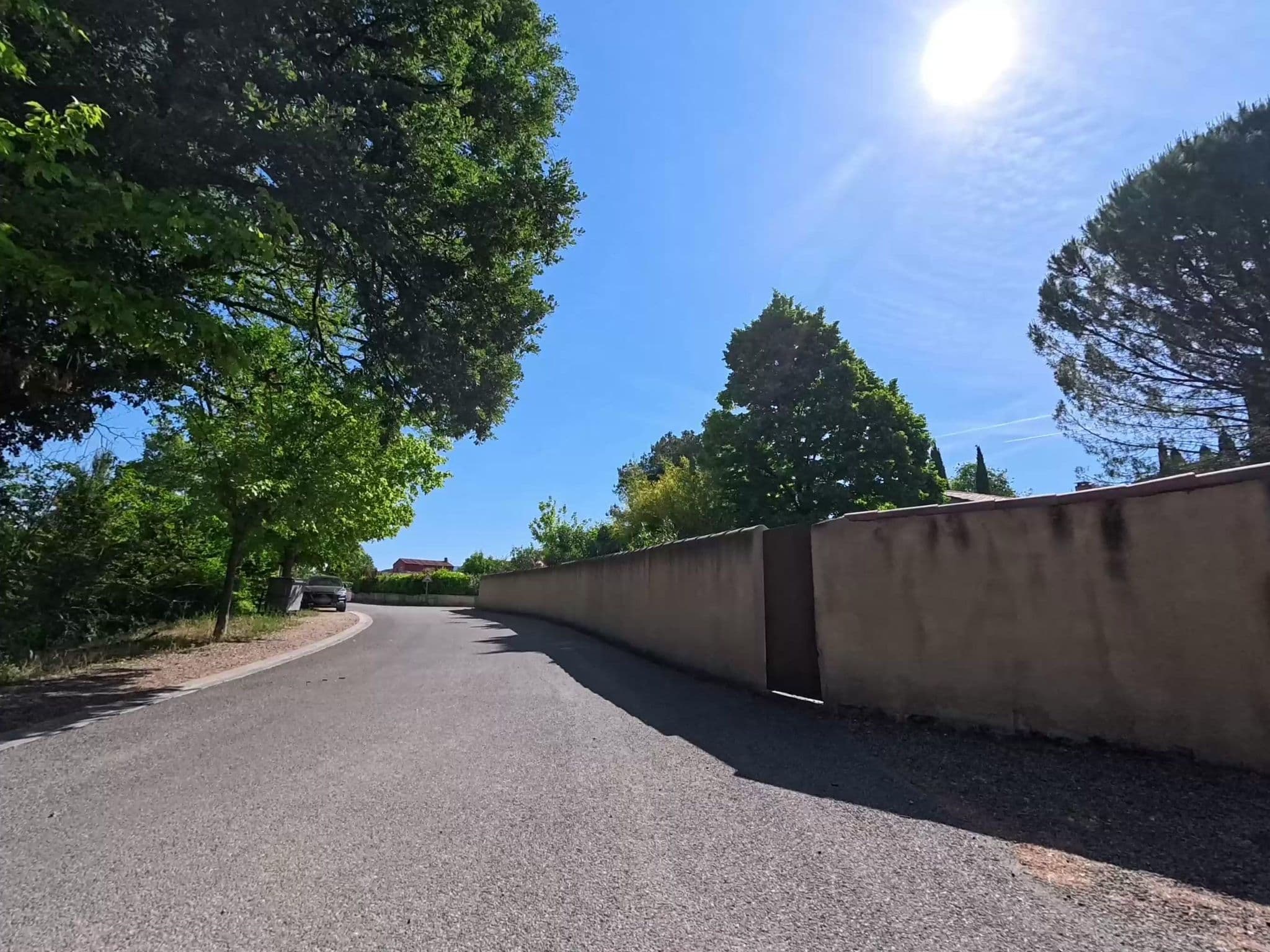 Street view near Les Chambres d'Hôtes de la Ferrage, Pertuis — © voyage-hors-saison (CC BY-SA · Mapillary)