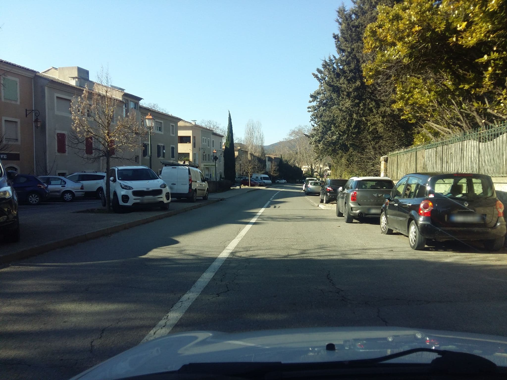 Street view near Le Galinier de Lourmarin, Lourmarin — © zimmy (CC BY-SA · Mapillary)
