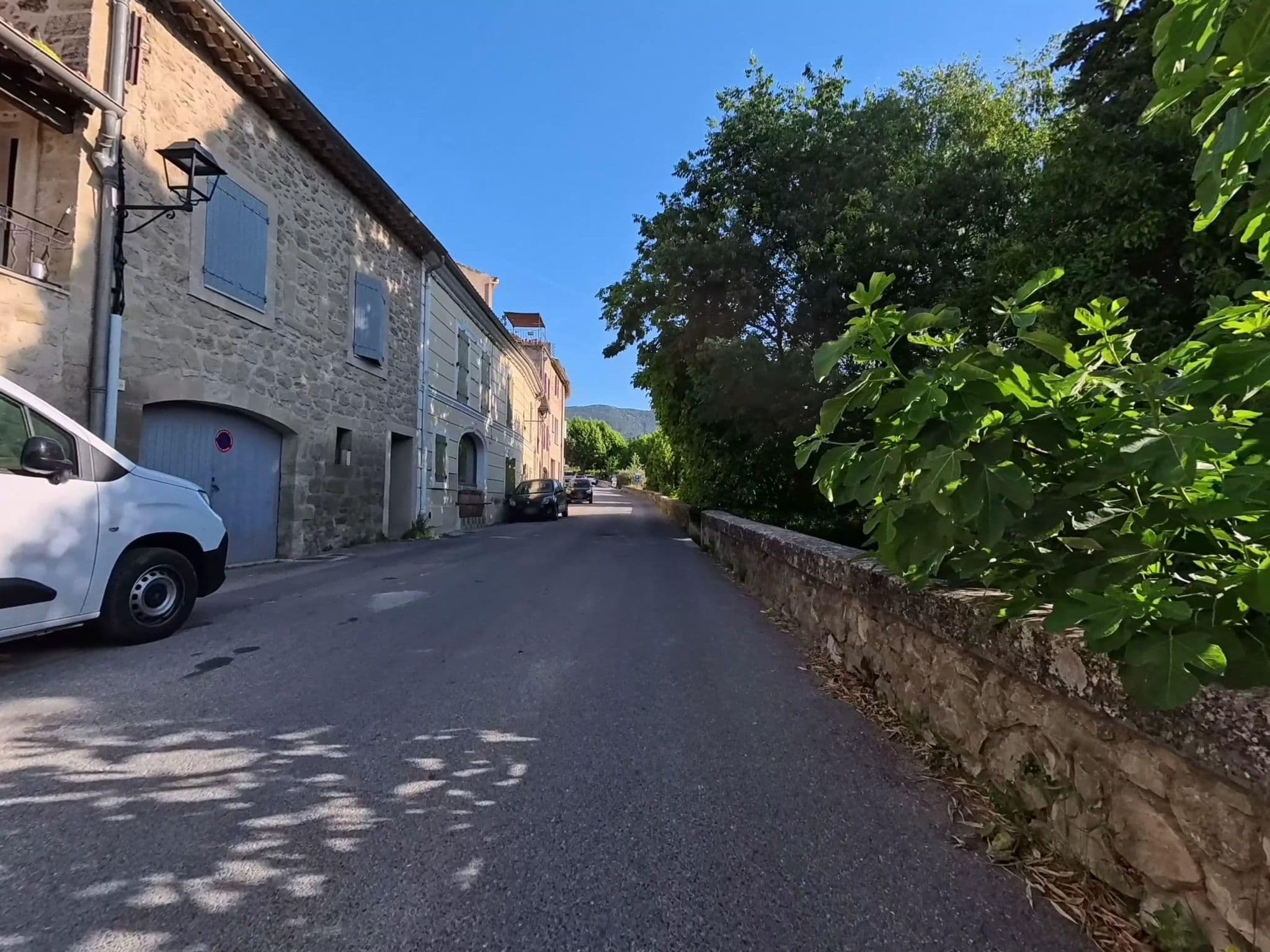 Street view near Luberon maison de village 2 à 6 personnes, Cucuron — © voyage-hors-saison (CC BY-SA · Mapillary)