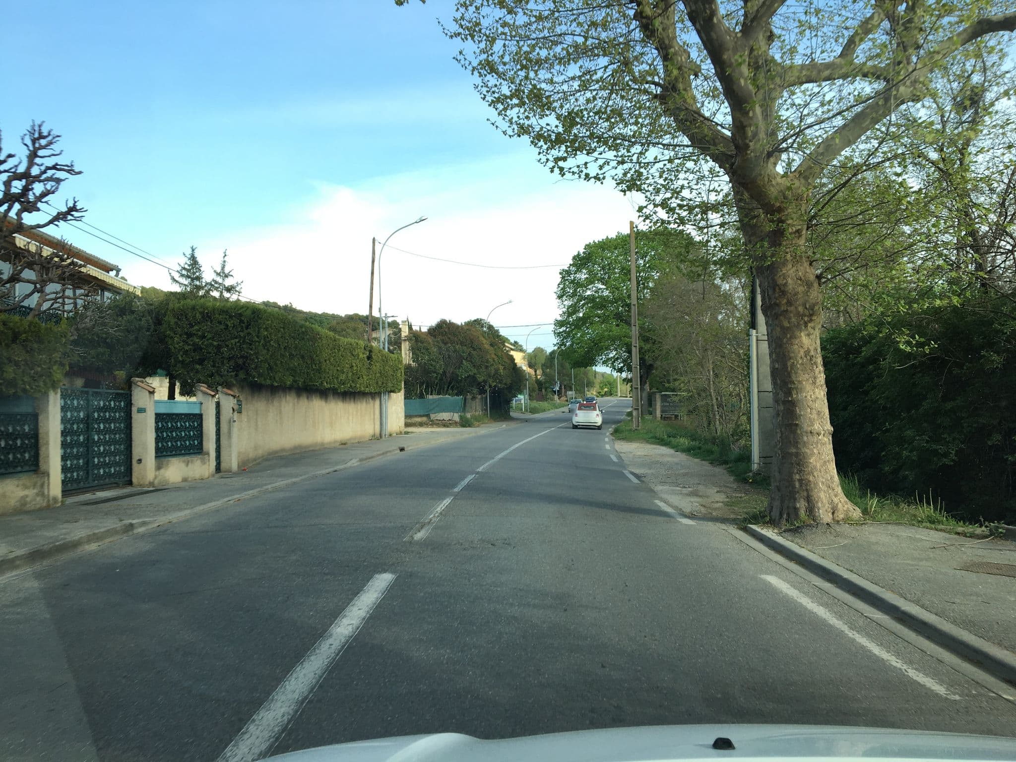 Street view near Logis Hôtel le Mas du Colombier, Cadenet — © zimmy (CC BY-SA · Mapillary)