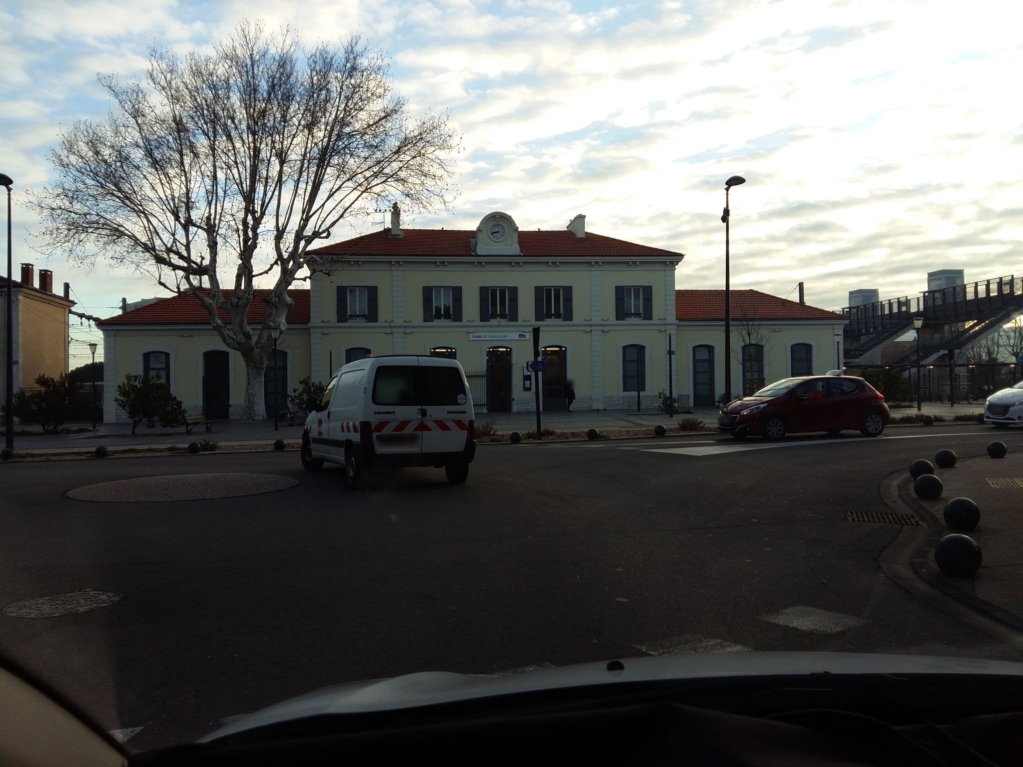 Street view near Arod, Cavaillon — © zimmy (CC BY-SA · Mapillary)