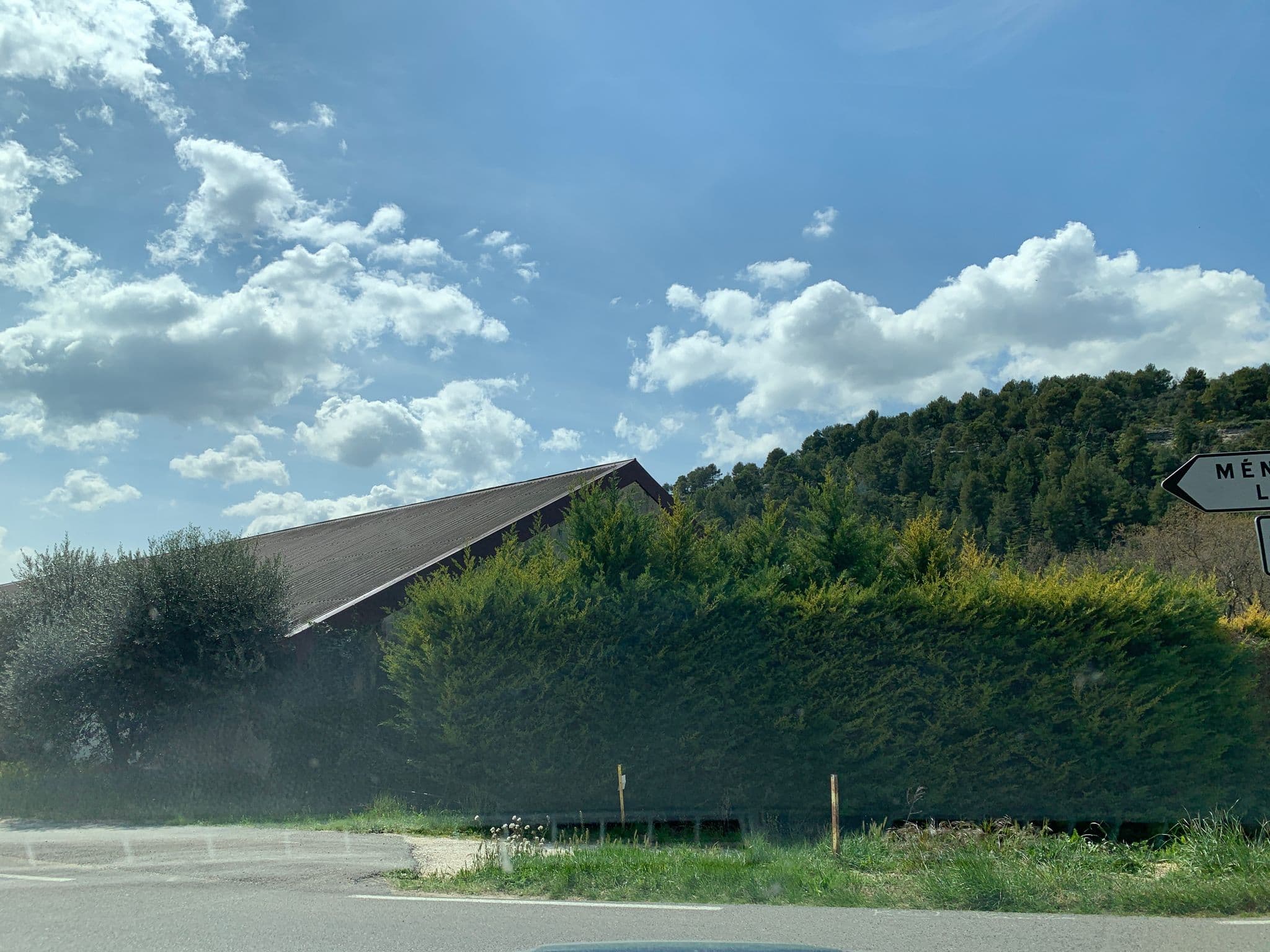 Street view near piscine hôtel notre-dame de lumière, Goult — © multimaze (CC BY-SA · Mapillary)