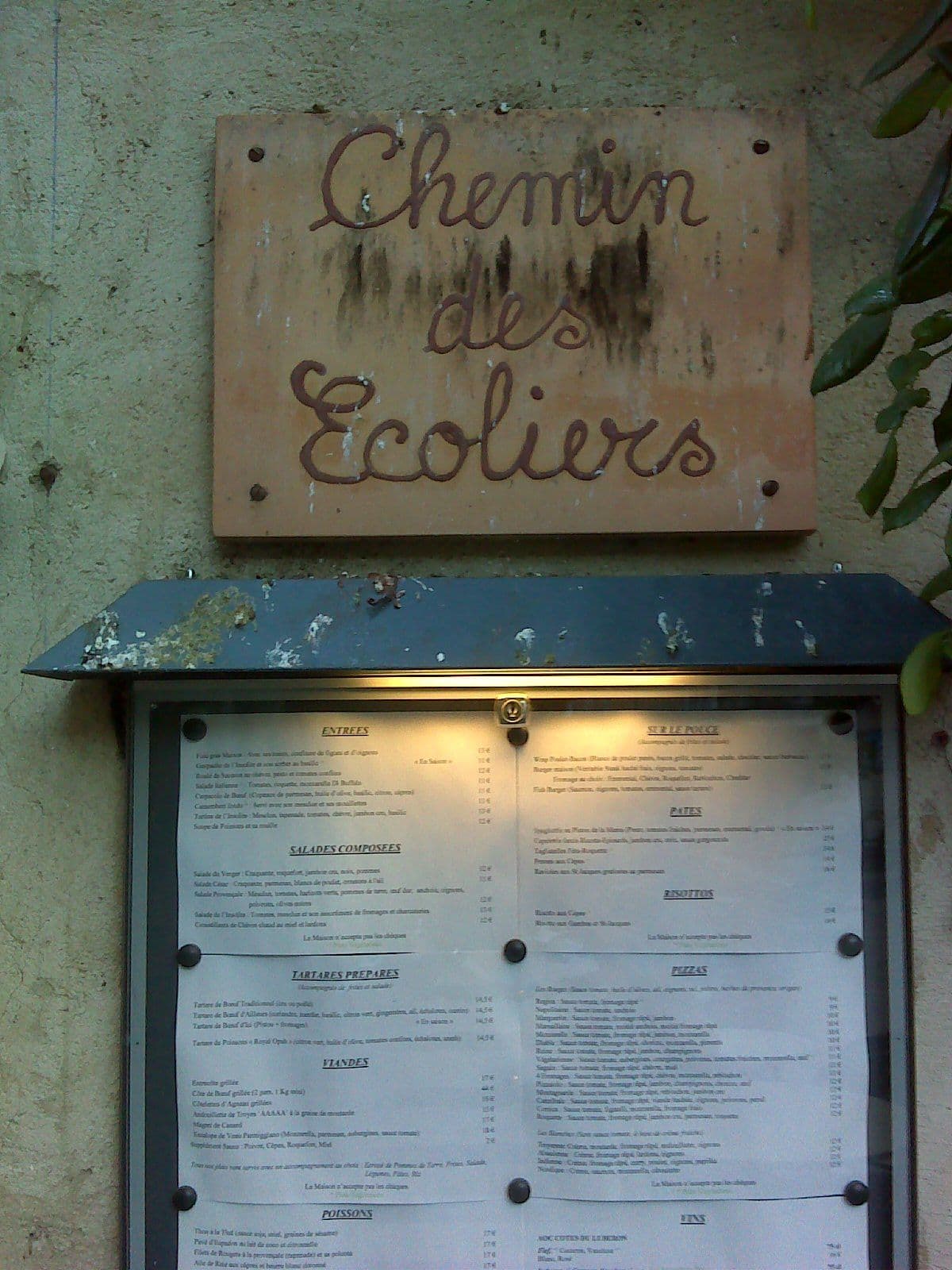 Street view near La Maison de la Place, Lourmarin — © bernardvoyageur (CC BY-SA · Mapillary)