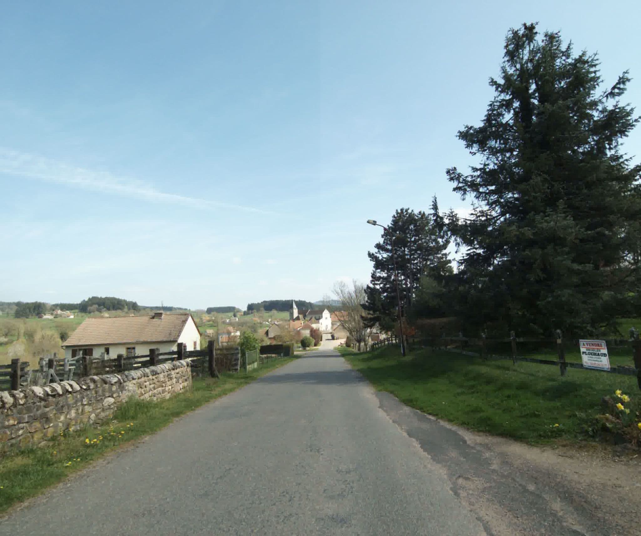 Street view near La So'Nat du Cèdre, Charolles — © sogefi (CC BY-SA · Mapillary)