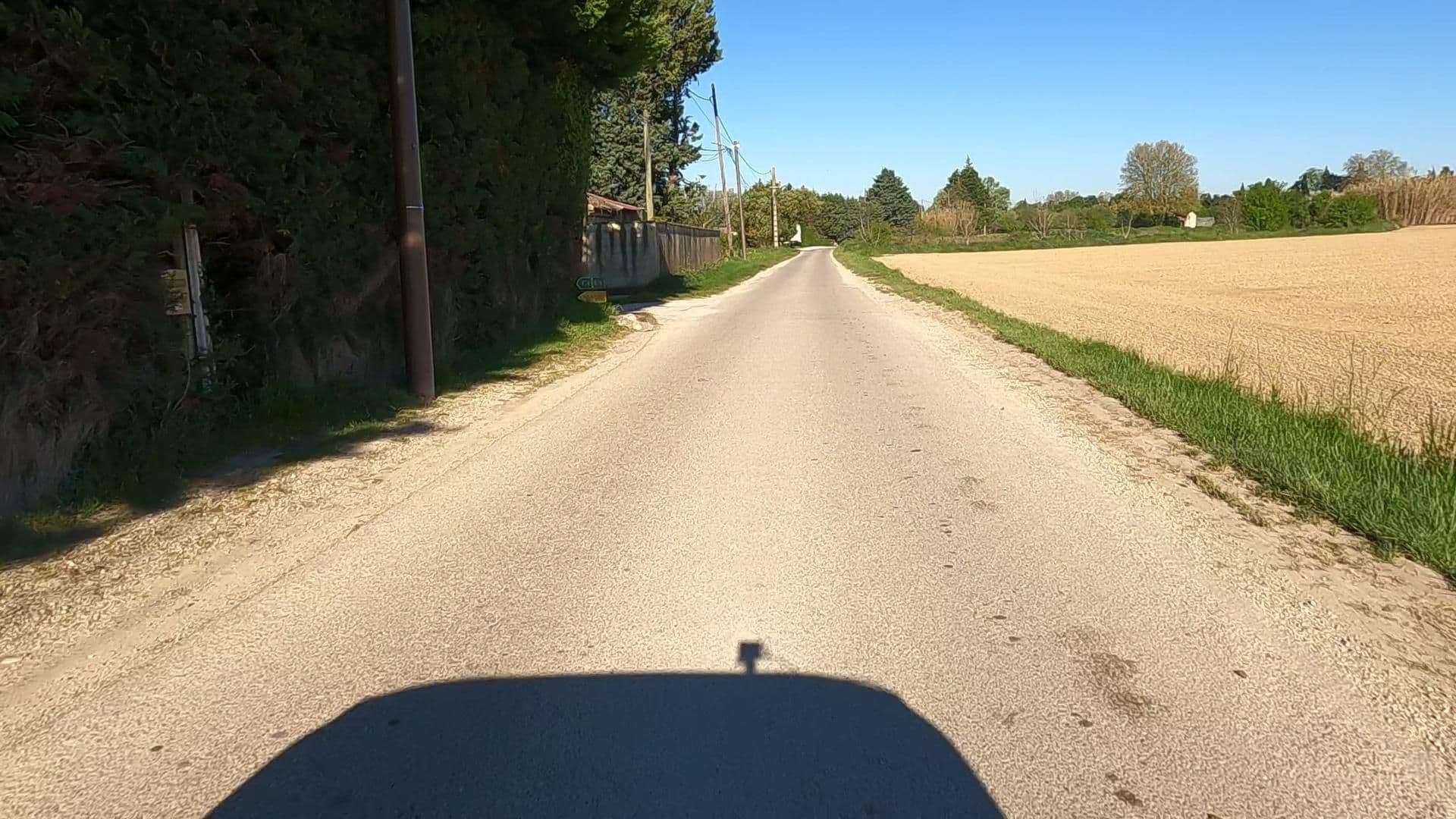 Street view near Les Seignerolles, Pernes-les-Fontaines — © SIG_2-SORGUESDUCOMTAT (CC BY-SA · Mapillary)