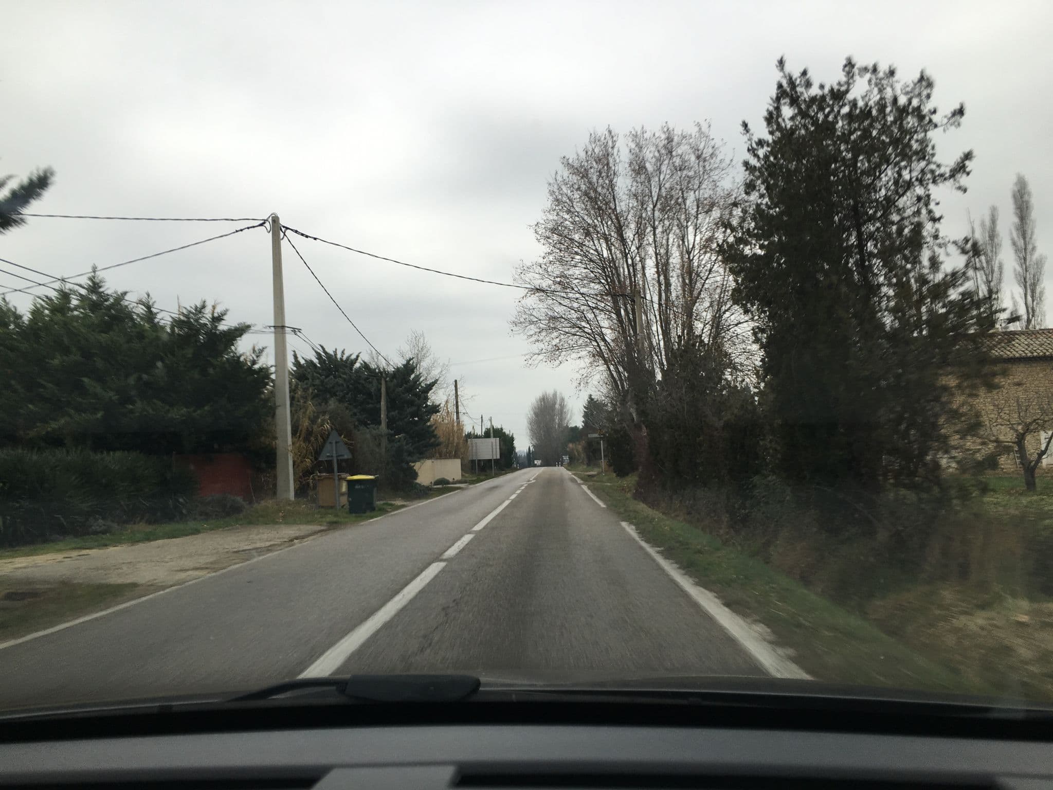 Street view near Les Colombes, Lagnes — © mickael_v (CC BY-SA · Mapillary)