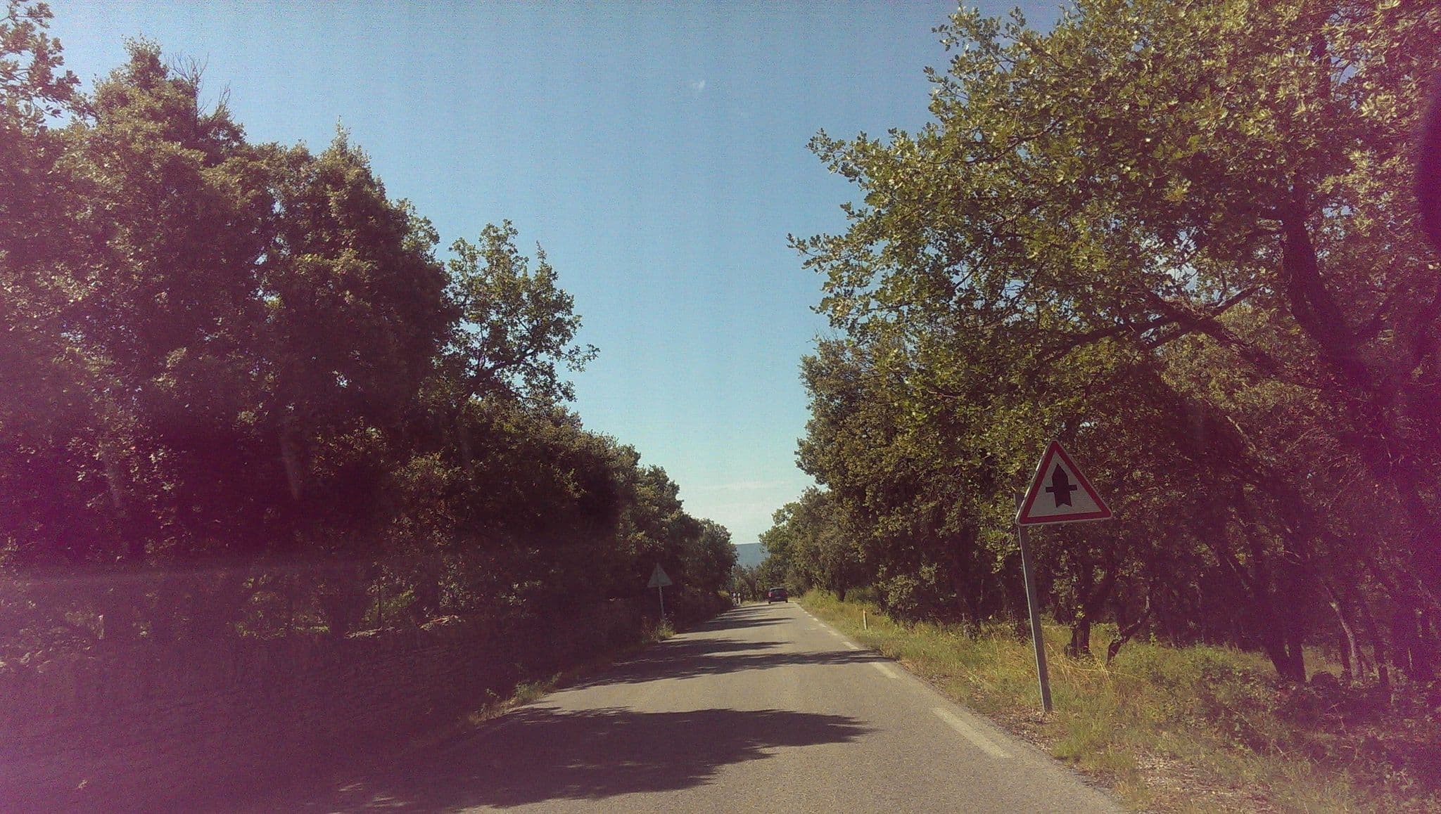 Street view near La Chênaie de Gordes, Gordes — © roraima (CC BY-SA · Mapillary)