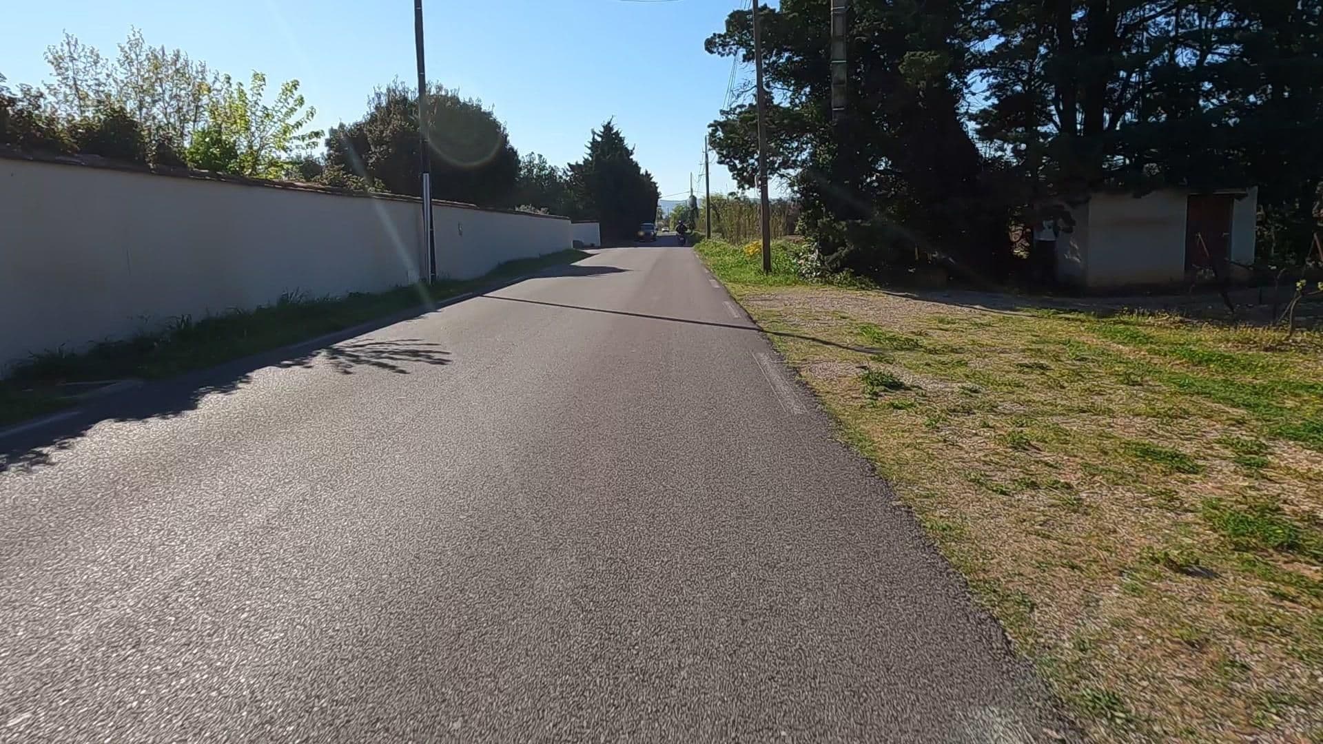 Street view near Mas Eléhis Gîtes en Provence, Pernes-les-Fontaines — © SIG_2-SORGUESDUCOMTAT (CC BY-SA · Mapillary)