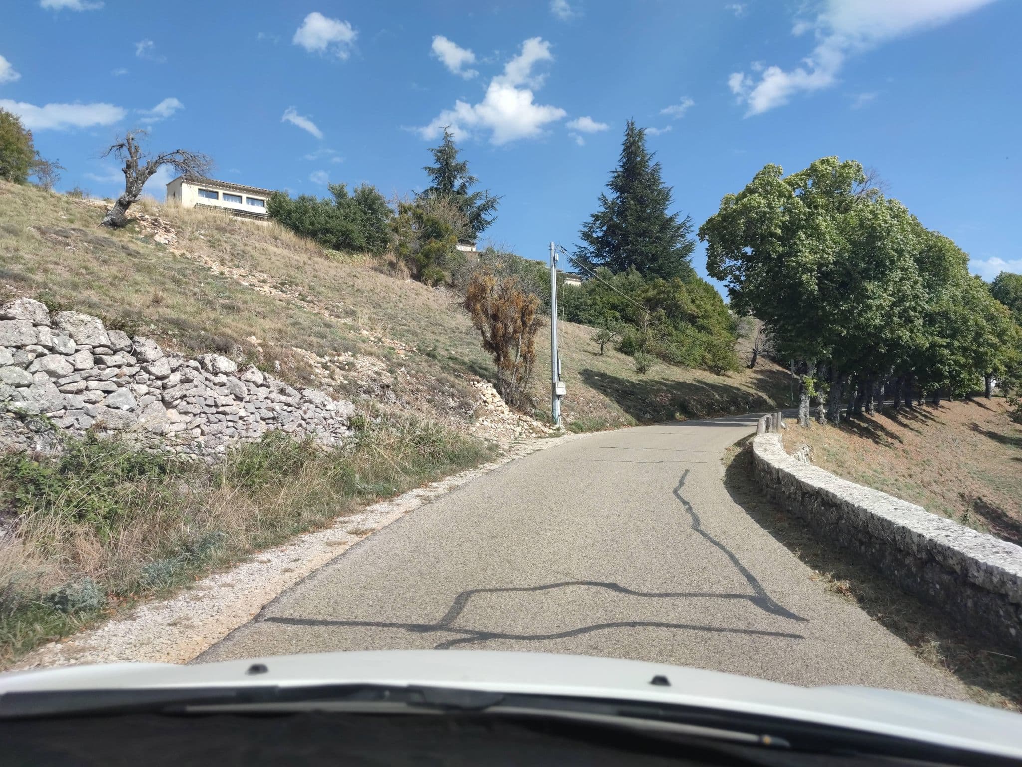Street view near La Maison d'Aurel, Sault — © zimmy (CC BY-SA · Mapillary)