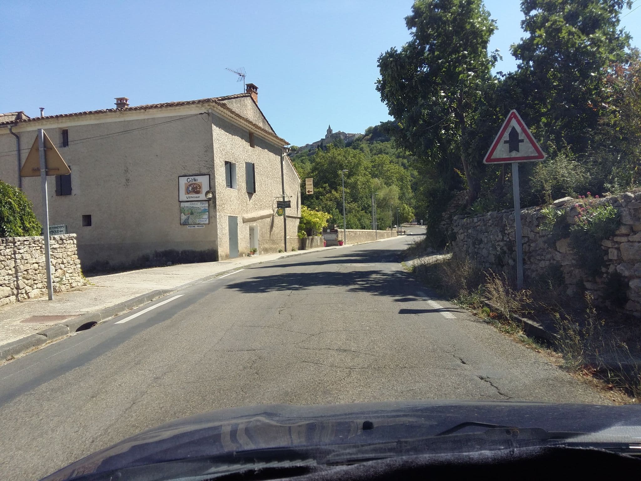 Street view near Maison d'Hotes le Colombier, Venasque — © zimmy (CC BY-SA · Mapillary)
