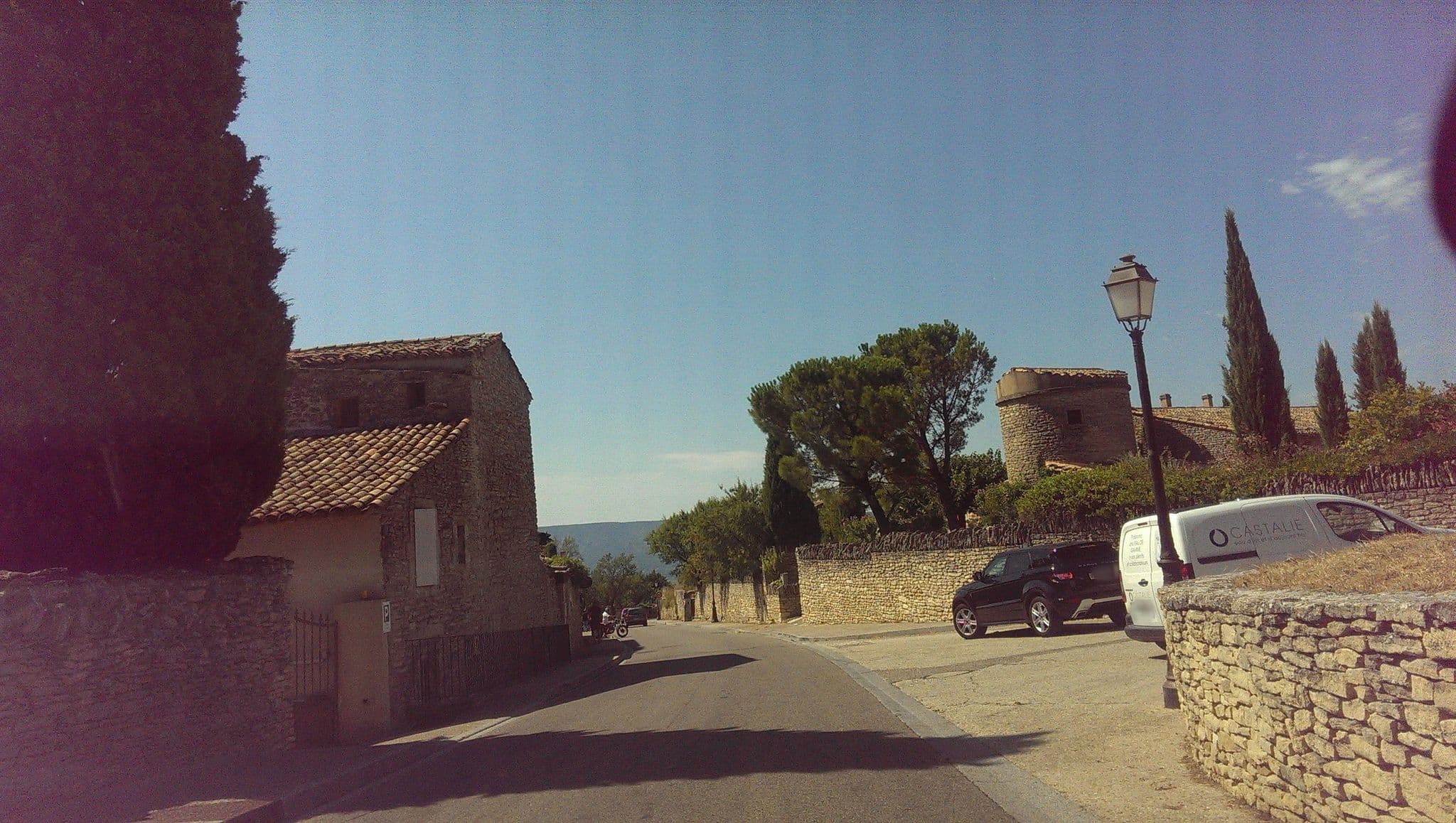 Street view near Les Balcons du Luberon, Gordes — © roraima (CC BY-SA · Mapillary)