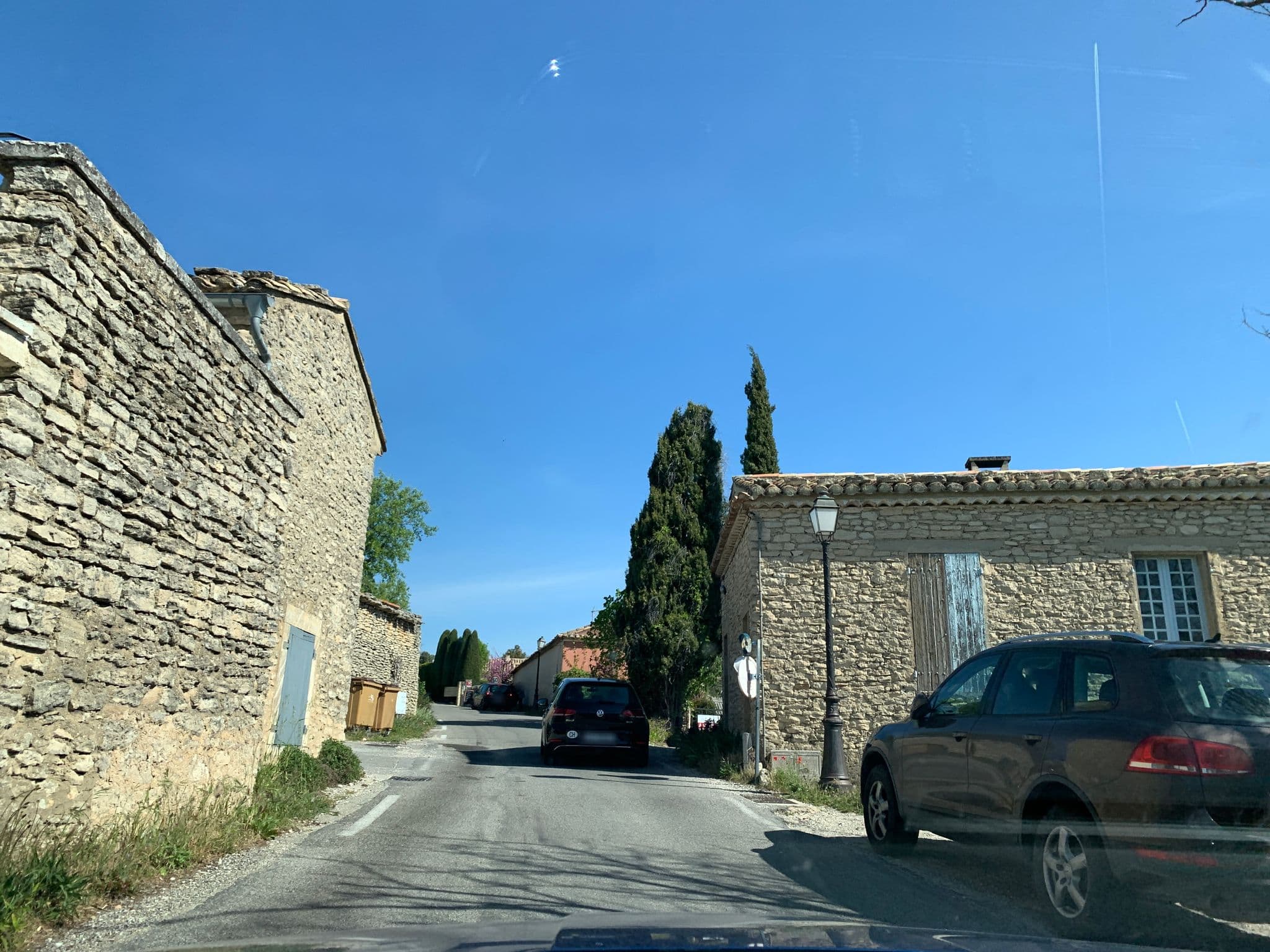 Street view near Les Bastidons, Gordes — © multimaze (CC BY-SA · Mapillary)