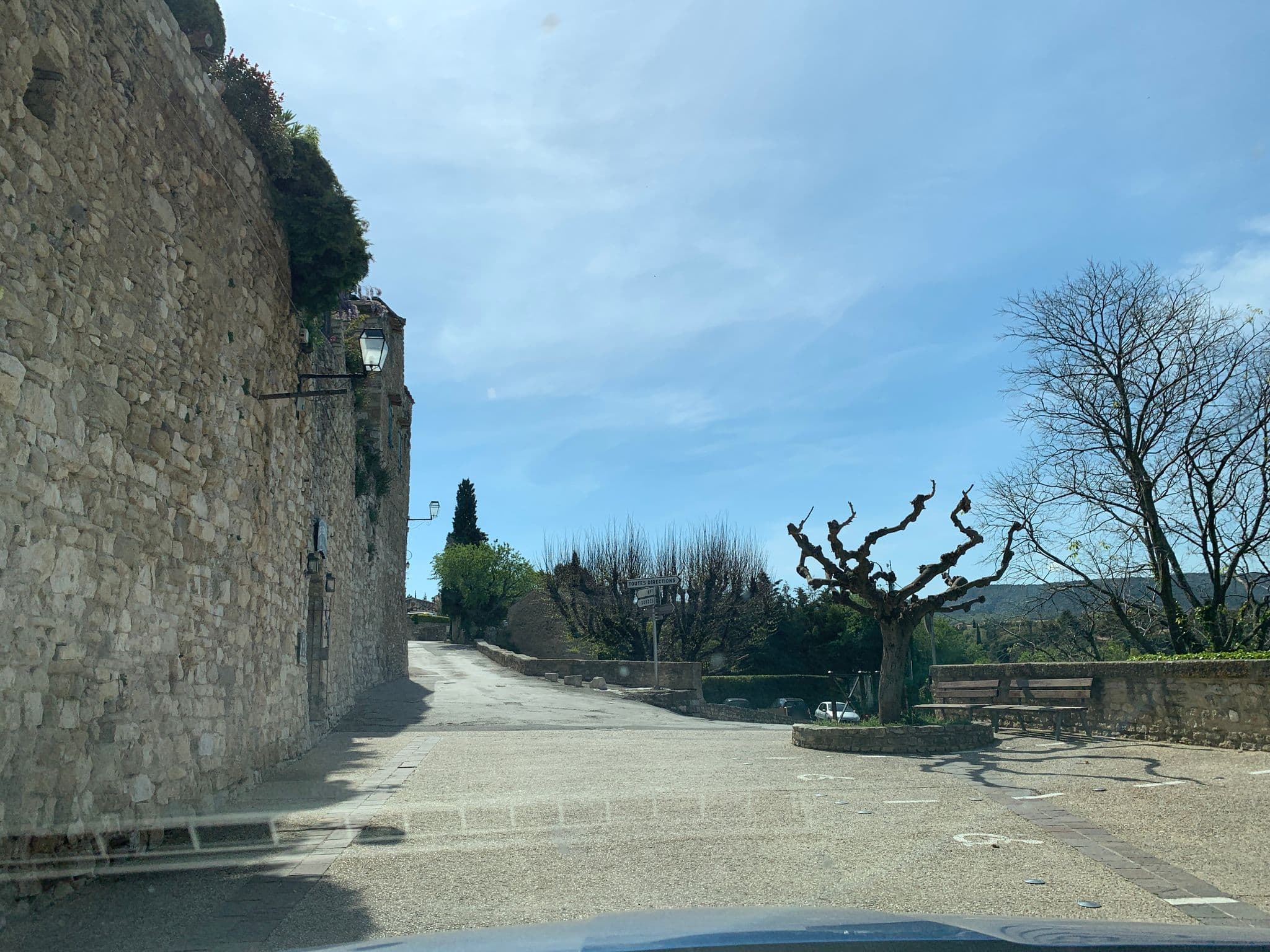 Street view near Hotel La Garrigue, Venasque — © multimaze (CC BY-SA · Mapillary)