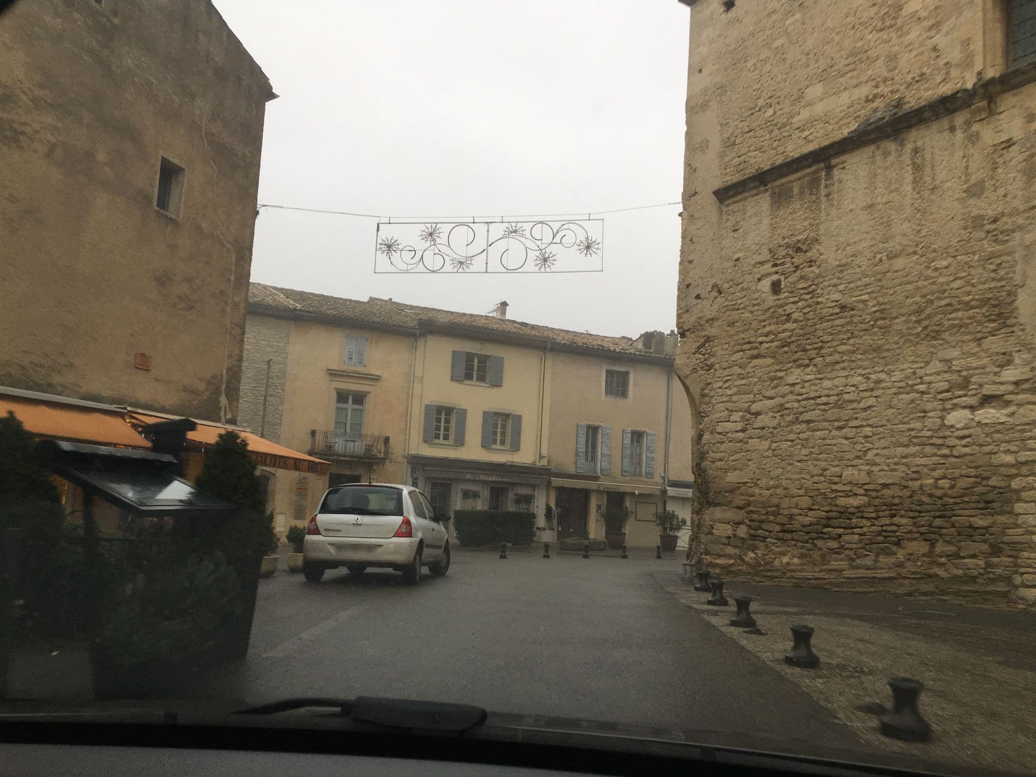Street view near Les Appartements du Château, Gordes — © mickael_v (CC BY-SA · Mapillary)
