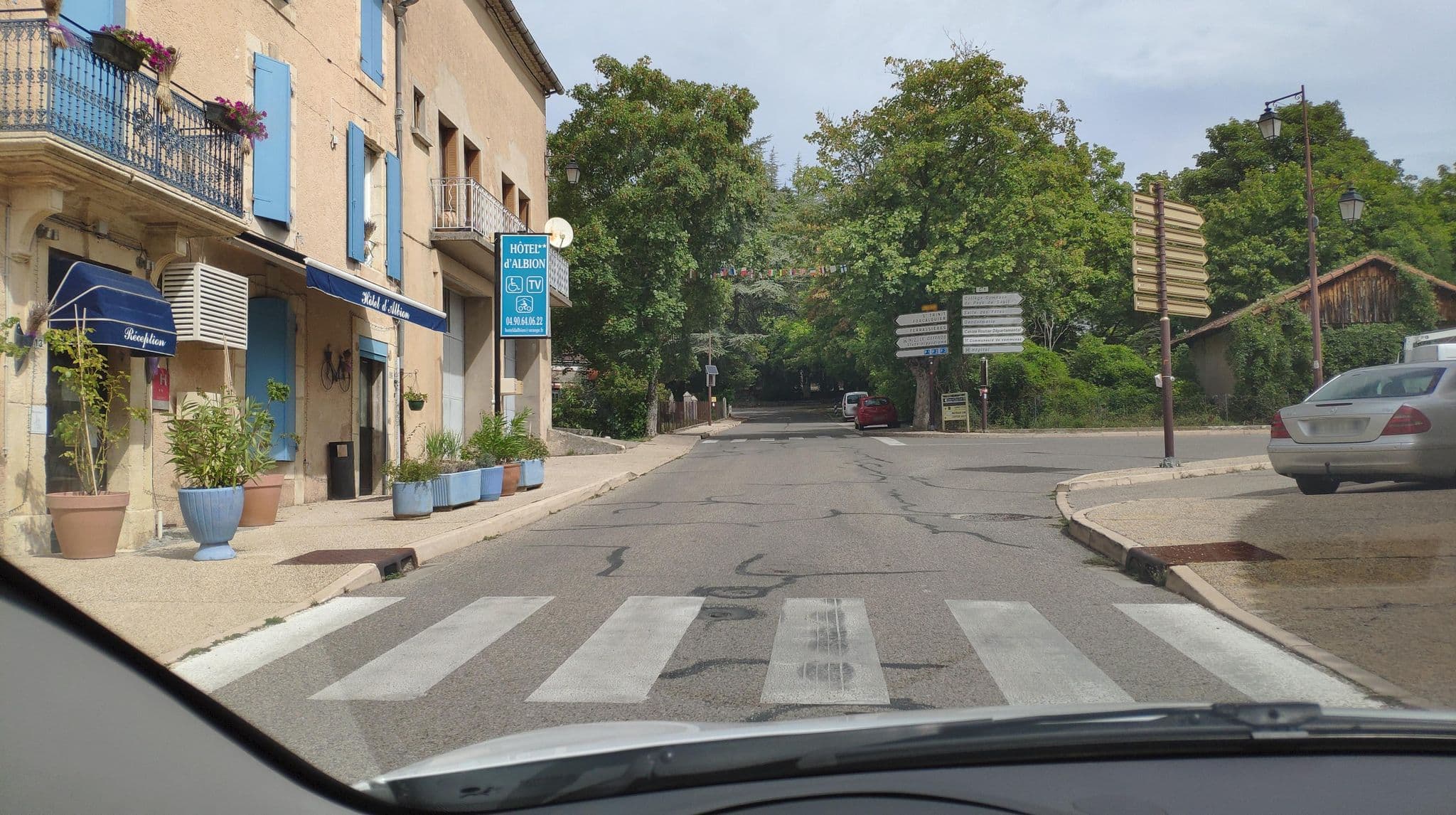 Street view near Hotel Albion, Sault — © cabinetcourbi (CC BY-SA · Mapillary)
