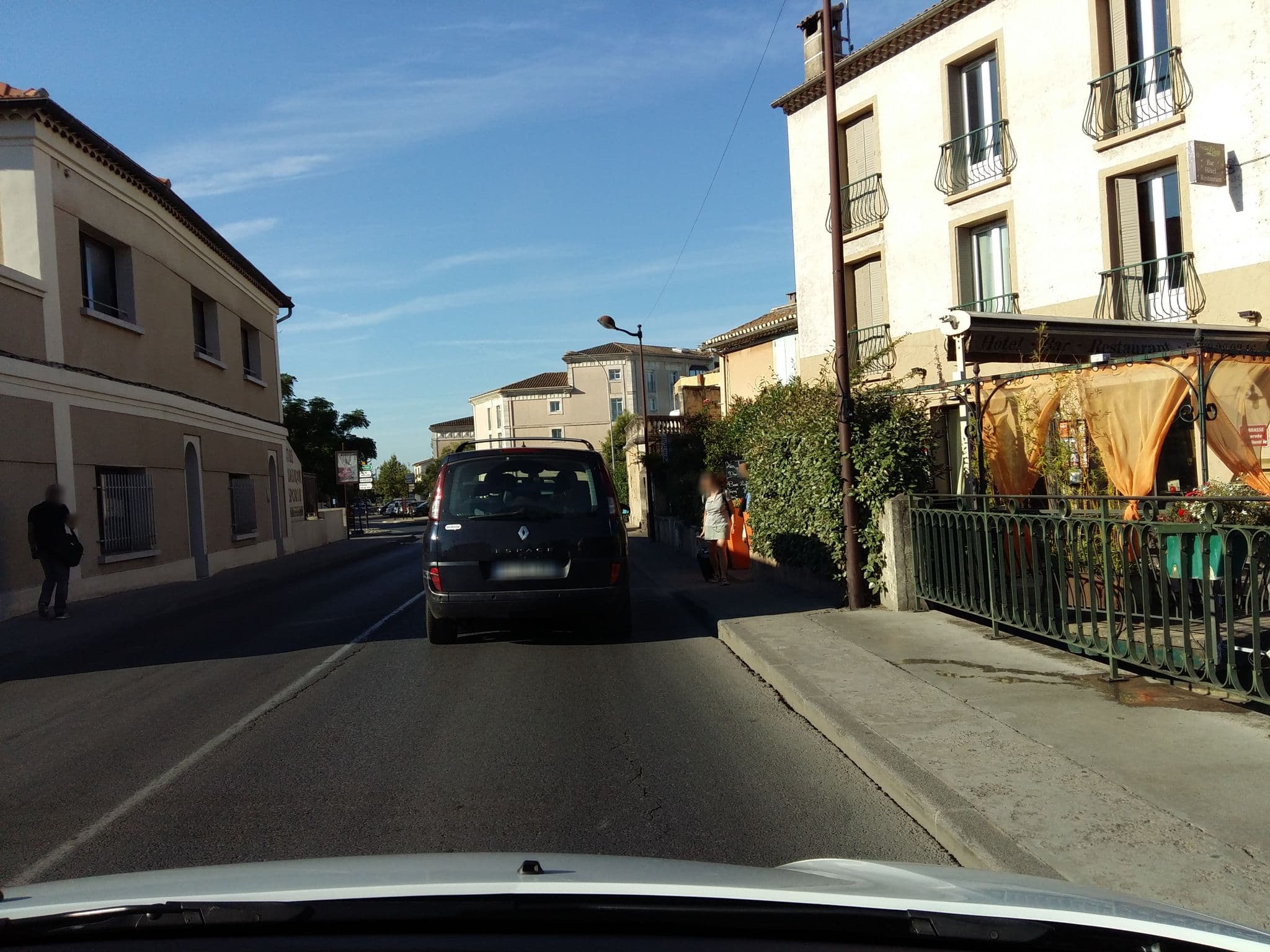 Street view near Hotel Les Terrasses Du Bassin, L'Isle-sur-la-Sorgue — © zimmy (CC BY-SA · Mapillary)