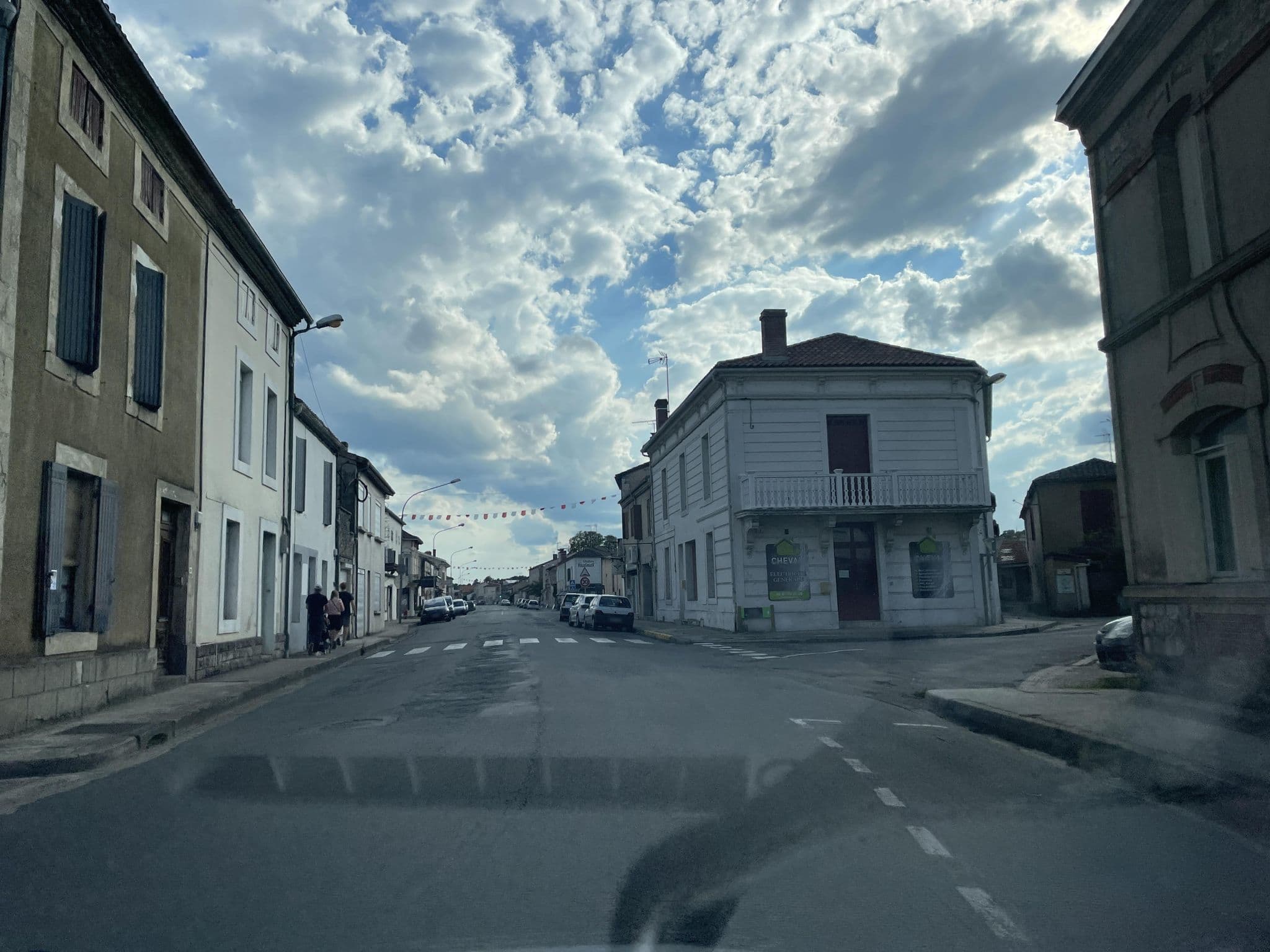 Street view near La Parenthèse, Casteljaloux — © Kadebe (CC BY-SA · Mapillary)
