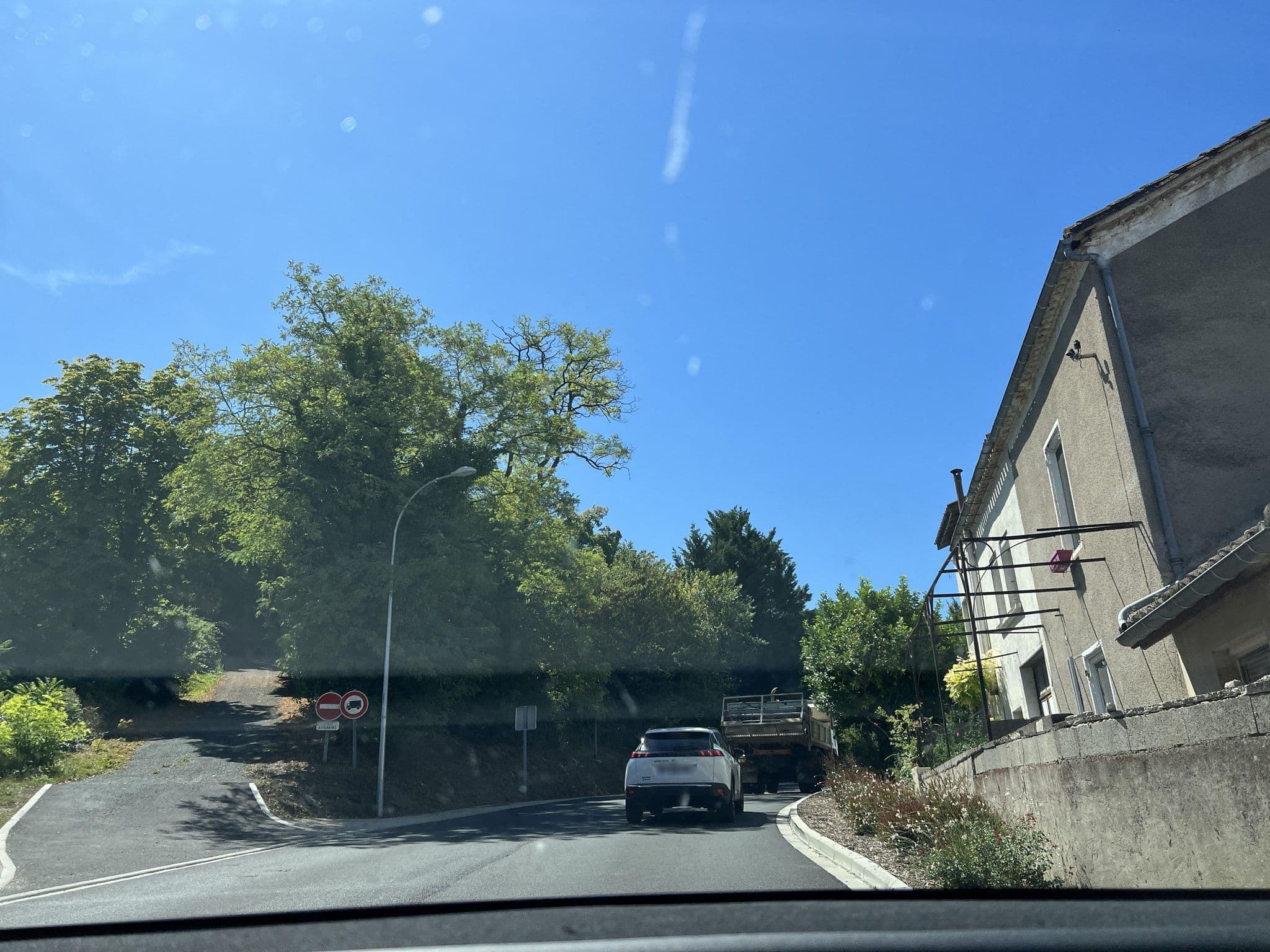 Street view near Le Moulin de Boulède, Monflanquin — © ottor (CC BY-SA · Mapillary)