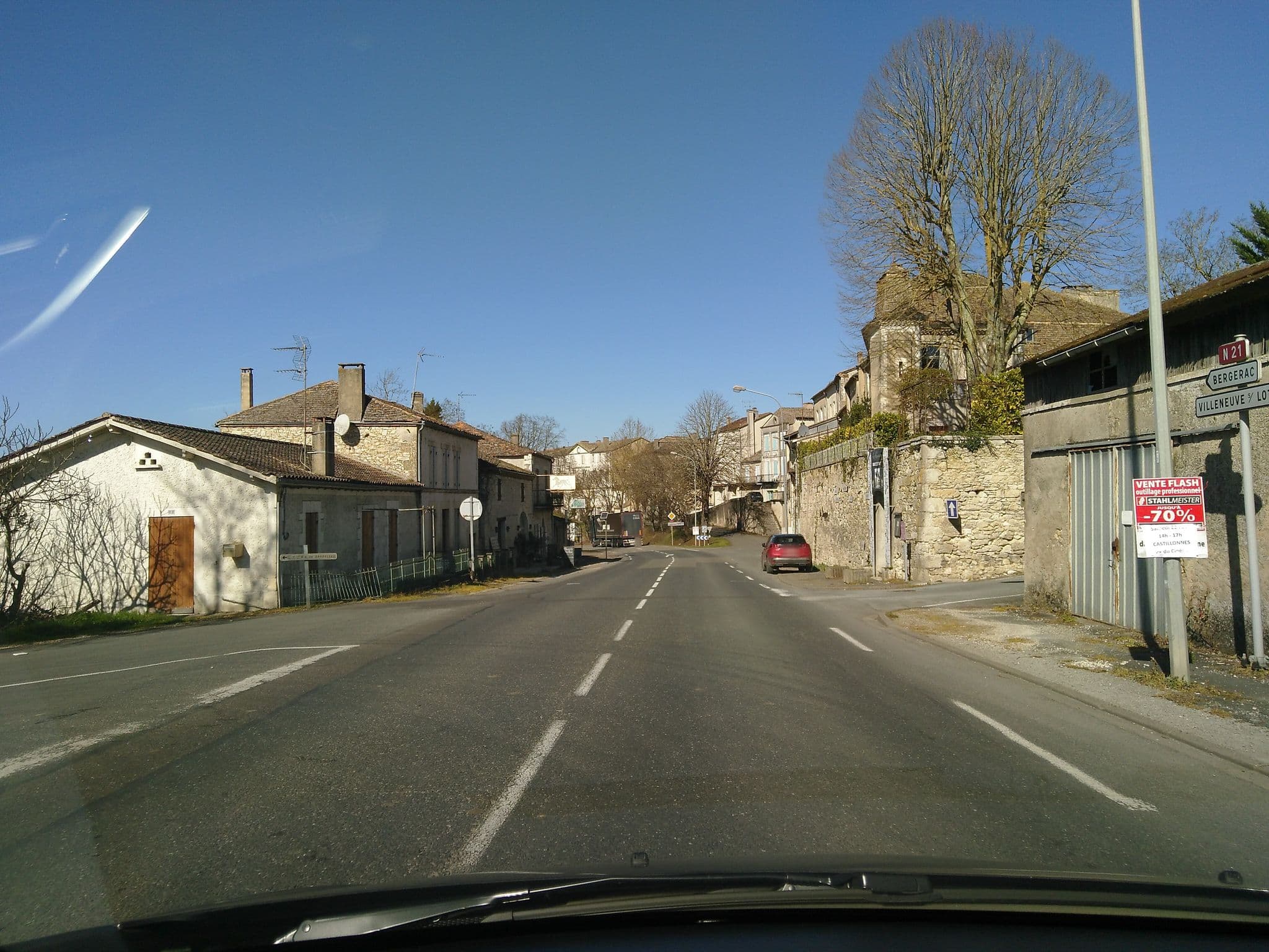 Street view near Les Remparts, Castillonnès — © matmat (CC BY-SA · Mapillary)
