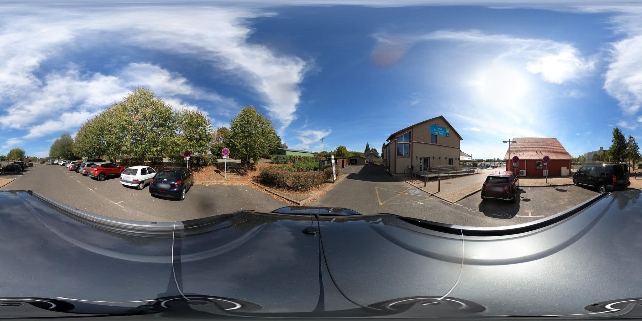 Street view near Hôtel-Restaurant du port, Decize — © eric_s (CC BY-SA · Mapillary)