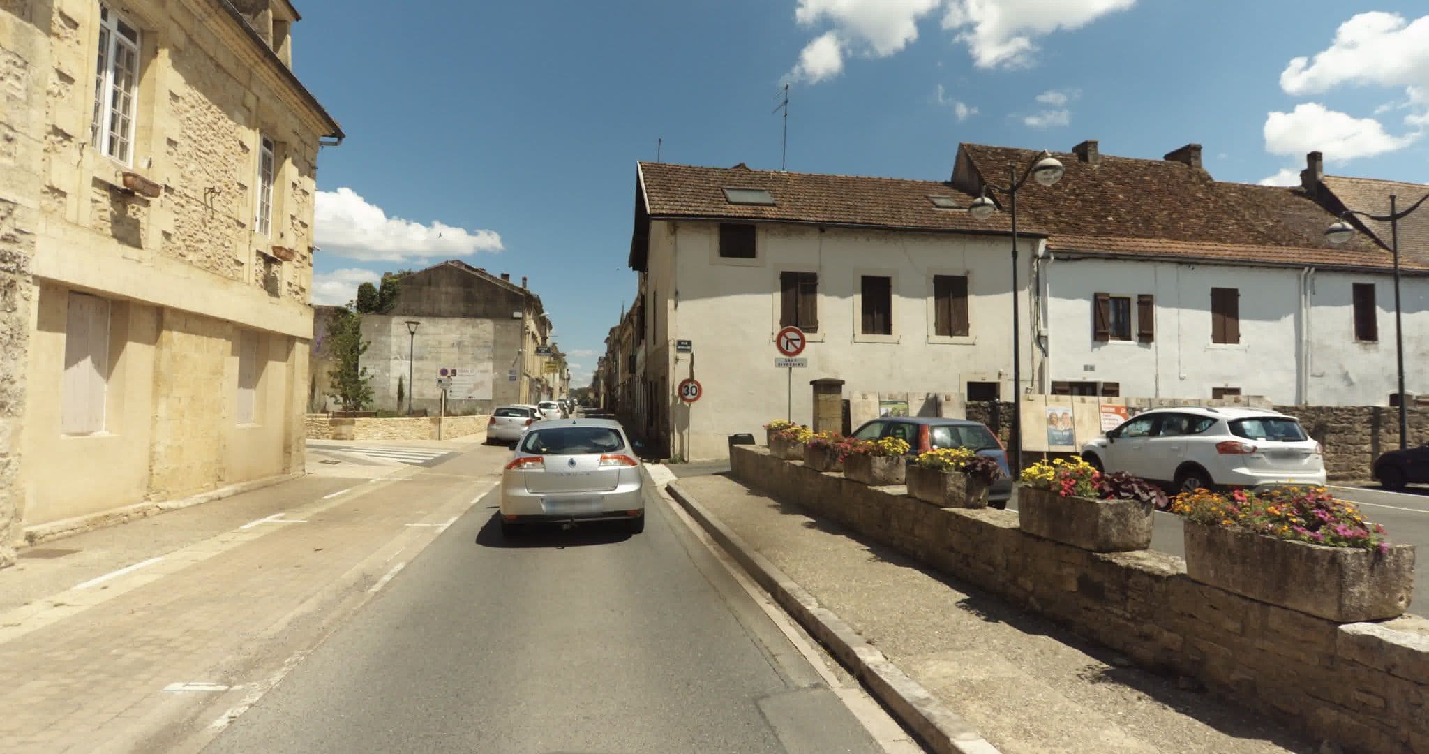 Street view near Appart Hôtel la vie Establissements belle, Lalinde — © sogefi (CC BY-SA · Mapillary)