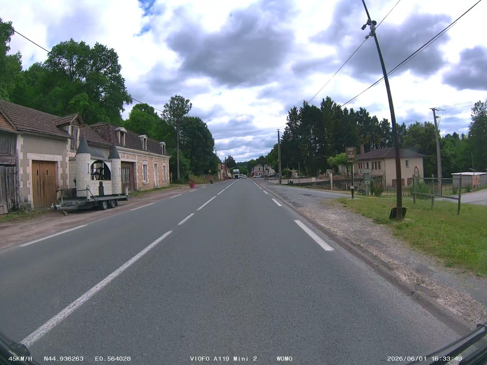 Street view near Les Tamaris, Lembras — © soulcover (CC BY-SA · Mapillary)