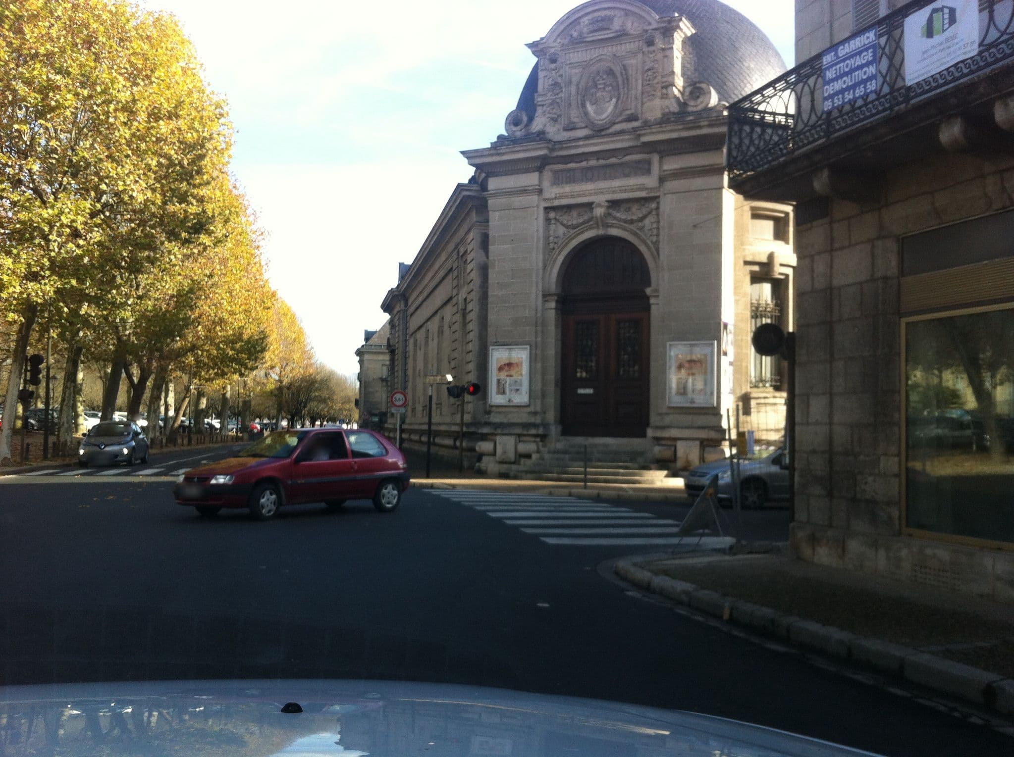Street view near La Petite Cour, Périgueux — © vincentrando24 (CC BY-SA · Mapillary)