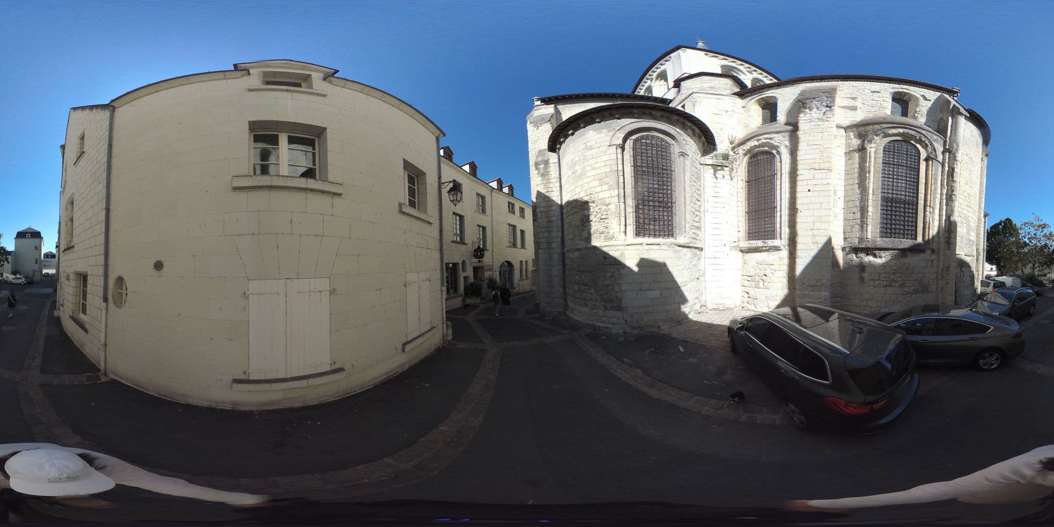 Street view near Hôtel Saint Pierre, Saumur — © geovelo (CC BY-SA · Mapillary)