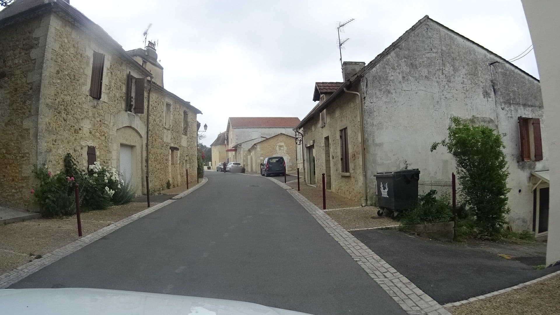 Street view near Le Pub, Lembras — © vincentrando24 (CC BY-SA · Mapillary)