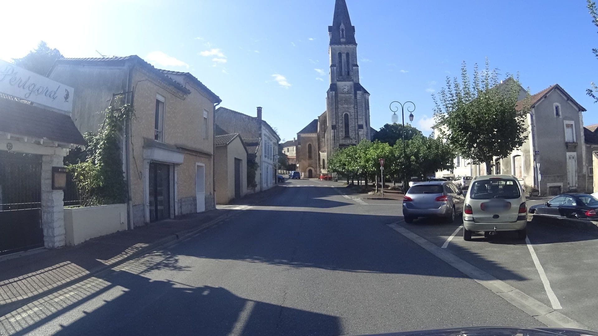 Street view near Hôtel du Périgord, Mussidan — © vincentrando24 (CC BY-SA · Mapillary)