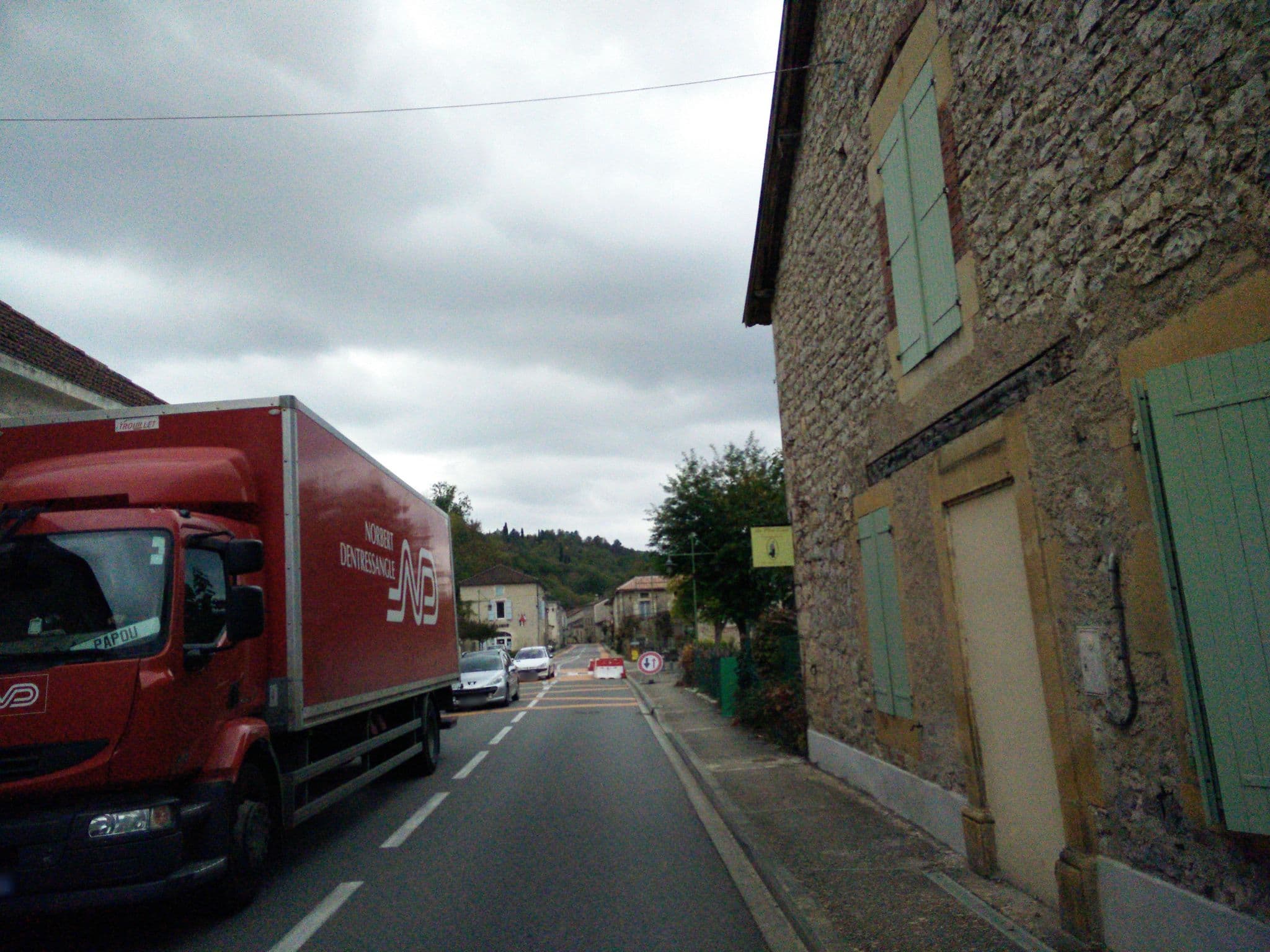 Street view near Chambres d'hôtes au Pére Louis, Luzech — © volucris (CC BY-SA · Mapillary)