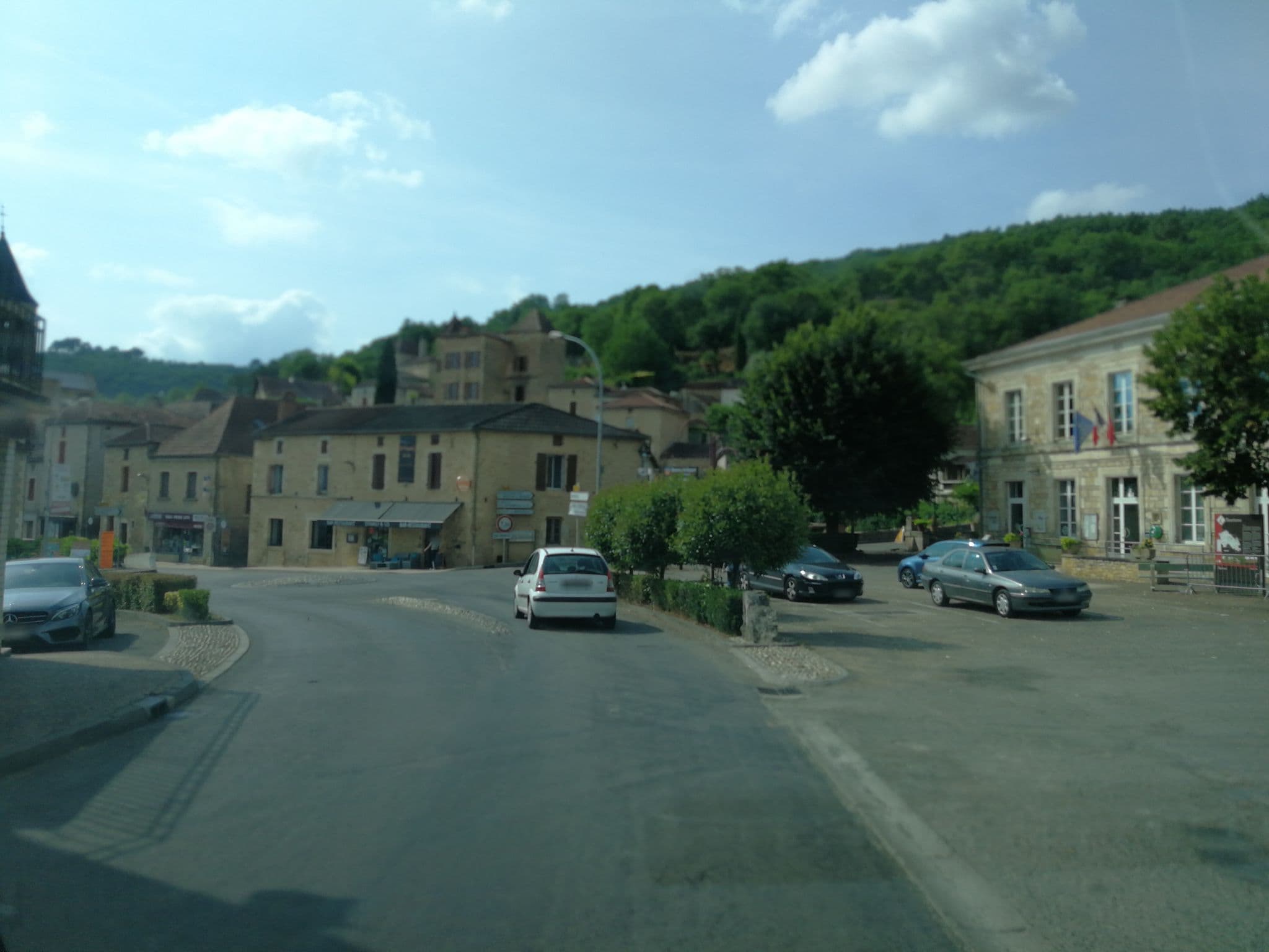Street view near Château de Roufiac, Puy-l'Évêque — © jerome_pietri (CC BY-SA · Mapillary)