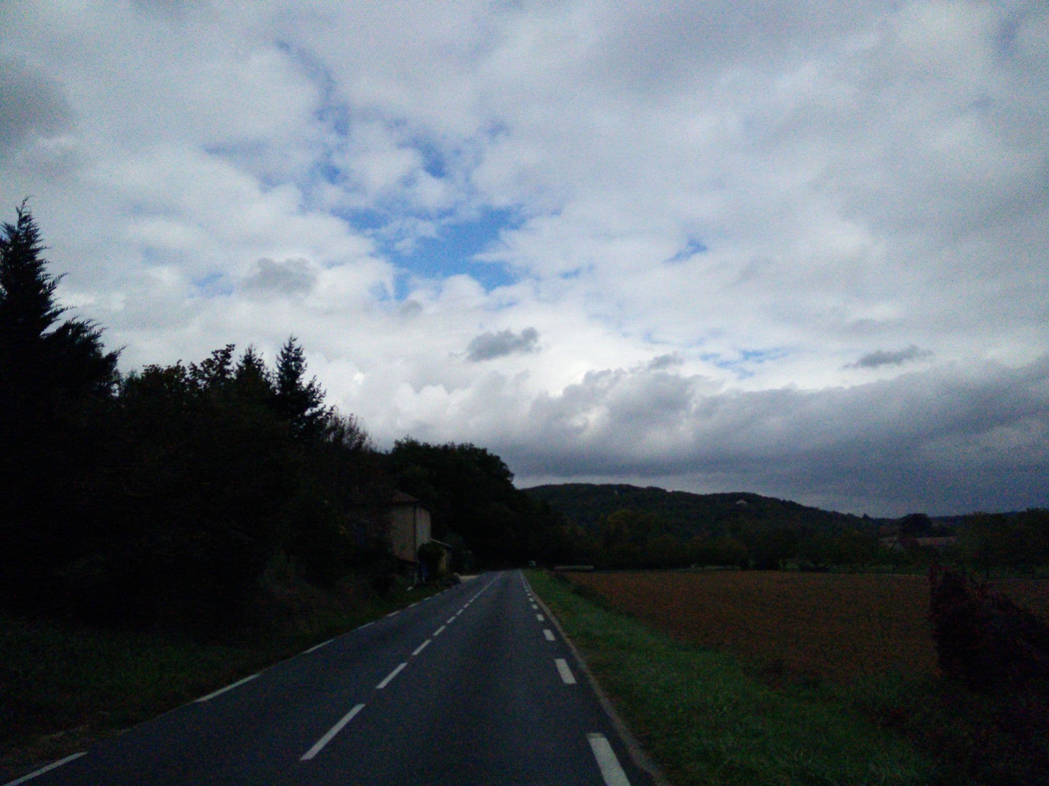 Street view near La Maison Bleue, Puy-l'Évêque — © volucris (CC BY-SA · Mapillary)