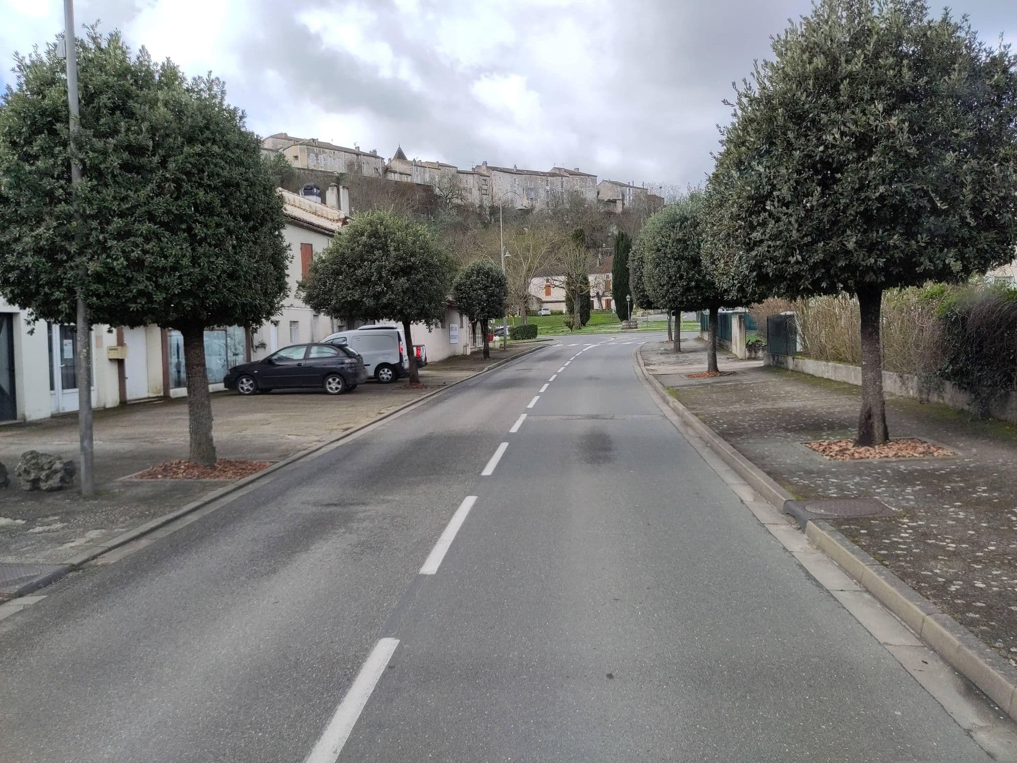 Street view near Logis Hôtel les Voyageurs, Montaigu-de-Quercy — © DavOfFr (CC BY-SA · Mapillary)