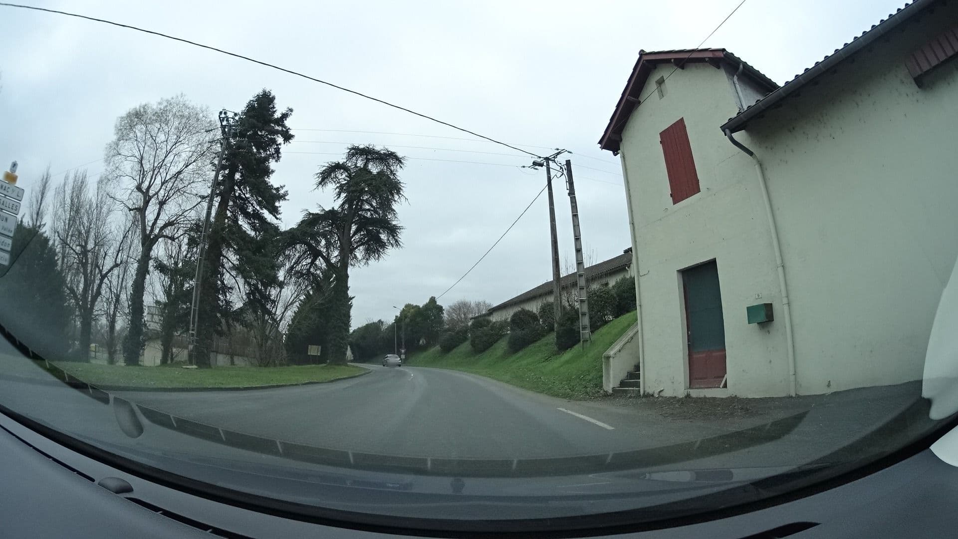 Street view near Pierre & Vacances La Résidence du Lac, Monflanquin — © sashazykov (CC BY-SA · Mapillary)