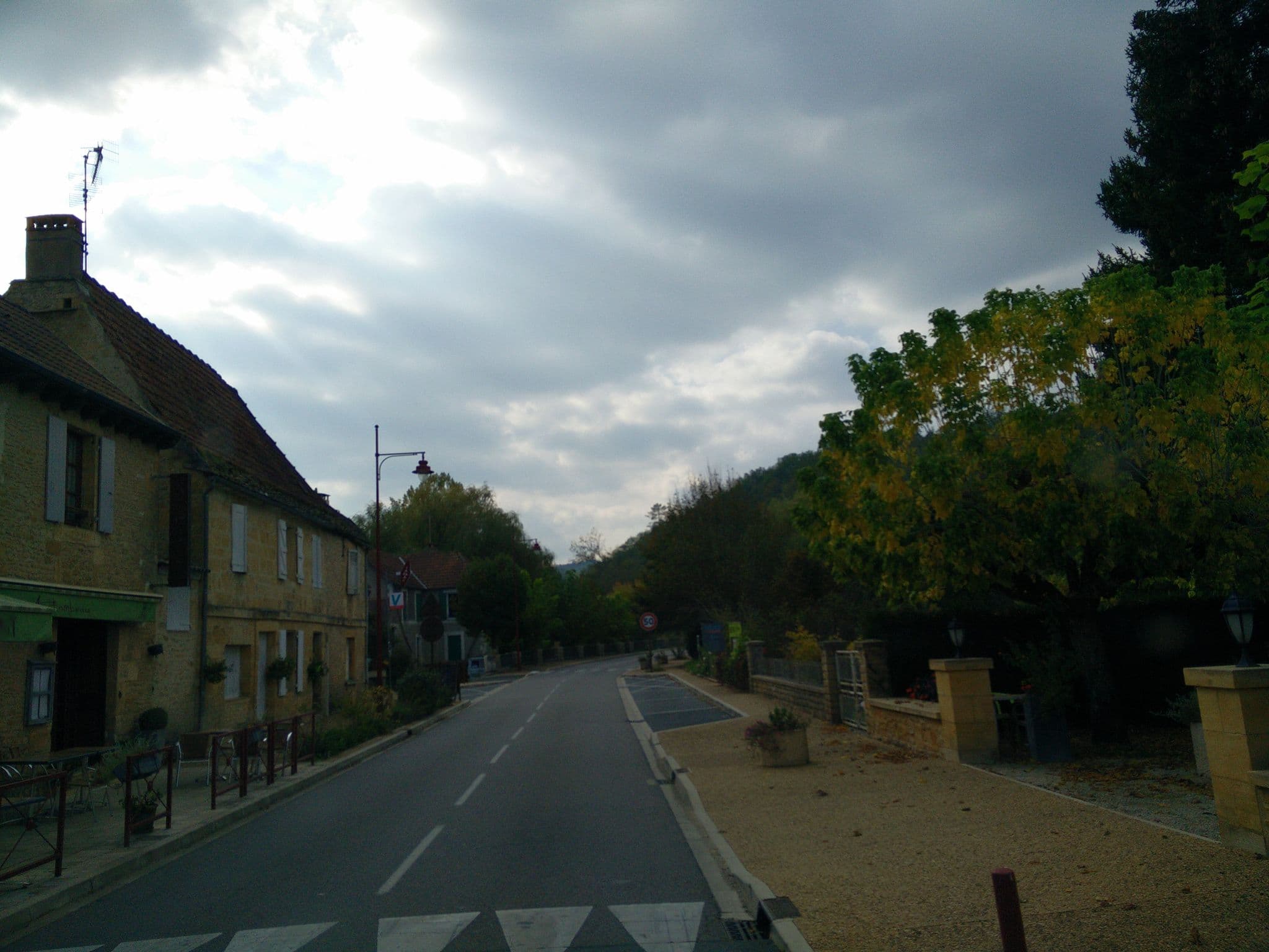 Street view near Logis Hôtel Archambeau, Montignac — © volucris (CC BY-SA · Mapillary)