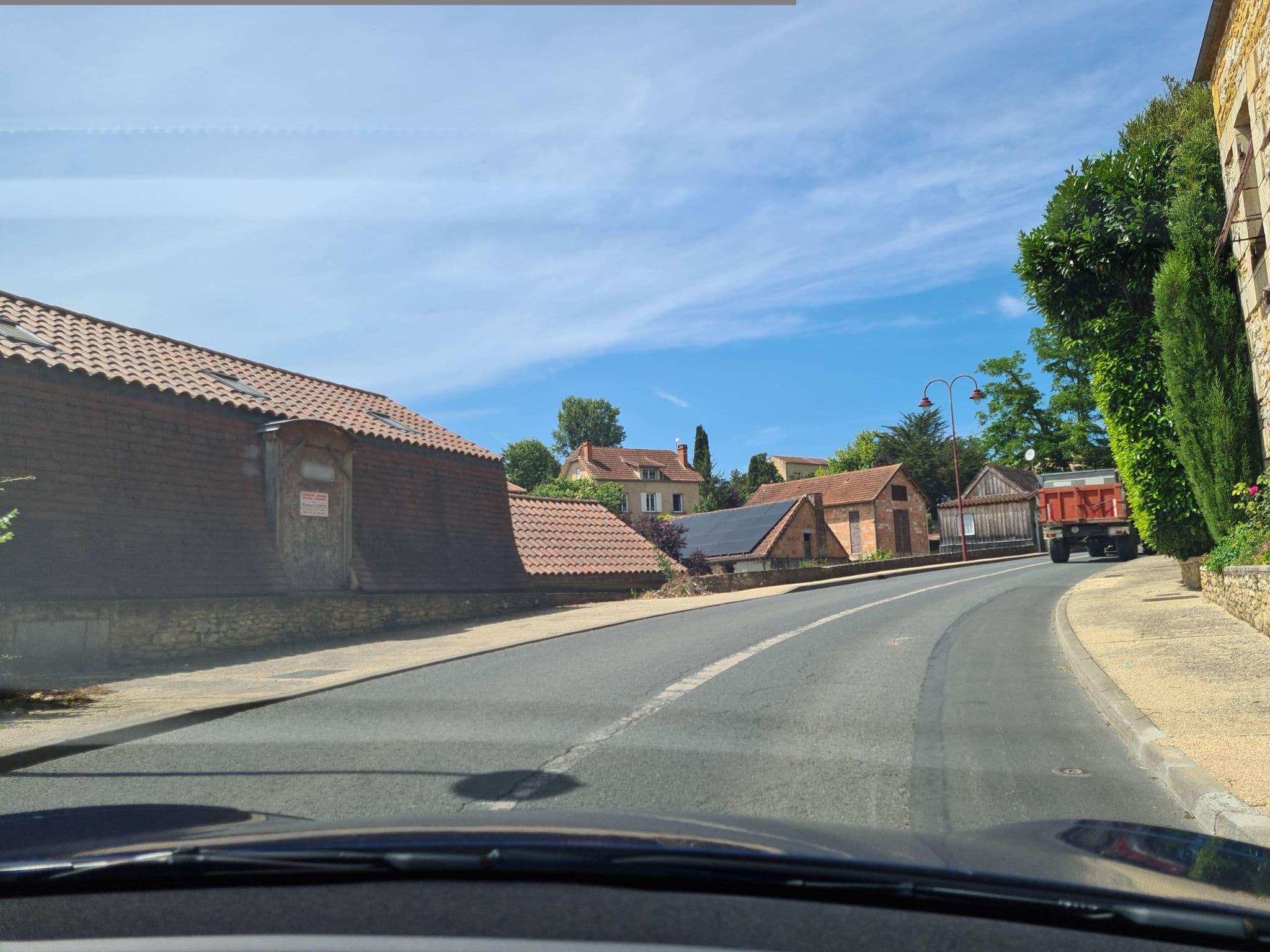 Street view near Le Chambellan Hotel, Le Buisson-de-Cadouin — © kino (CC BY-SA · Mapillary)
