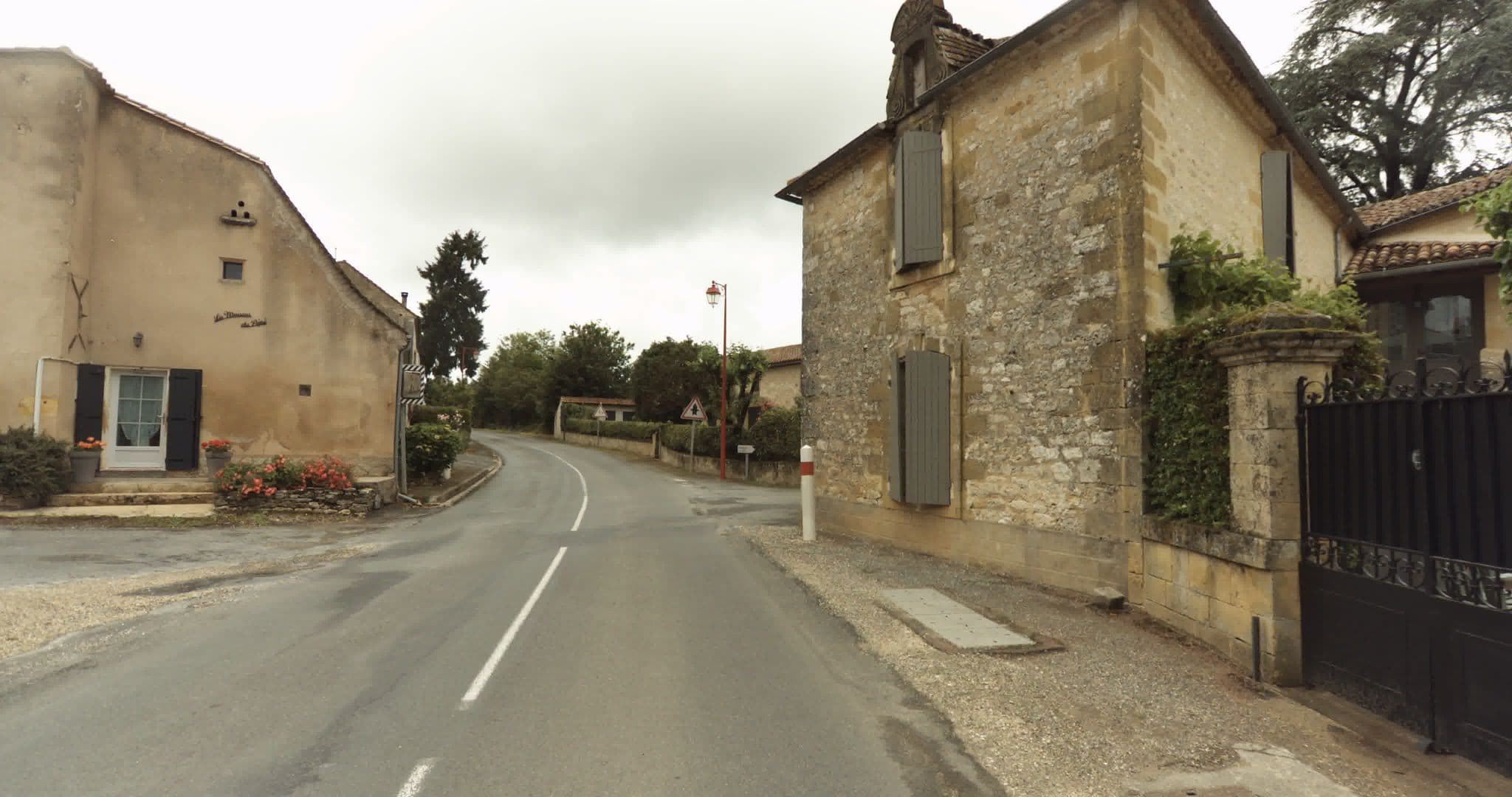 Street view near Le Grand Cèdre, Beaumont-du-Périgord — © sogefi (CC BY-SA · Mapillary)