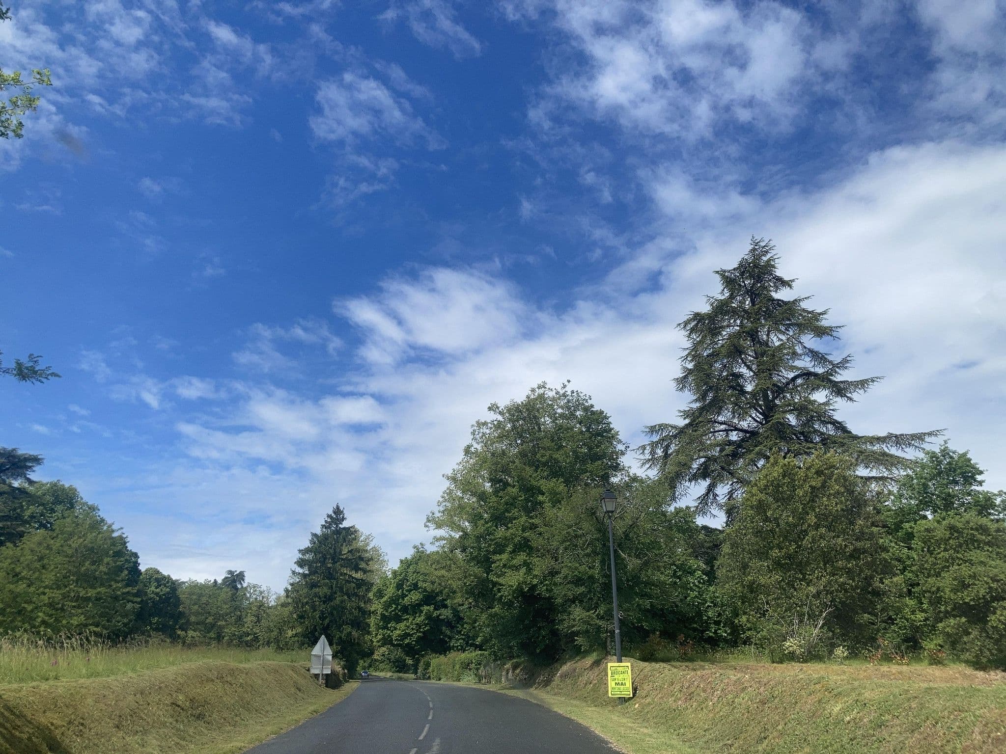 Street view near Prehistogite, Salignac-Eyvigues — © tasmaniadevil (CC BY-SA · Mapillary)