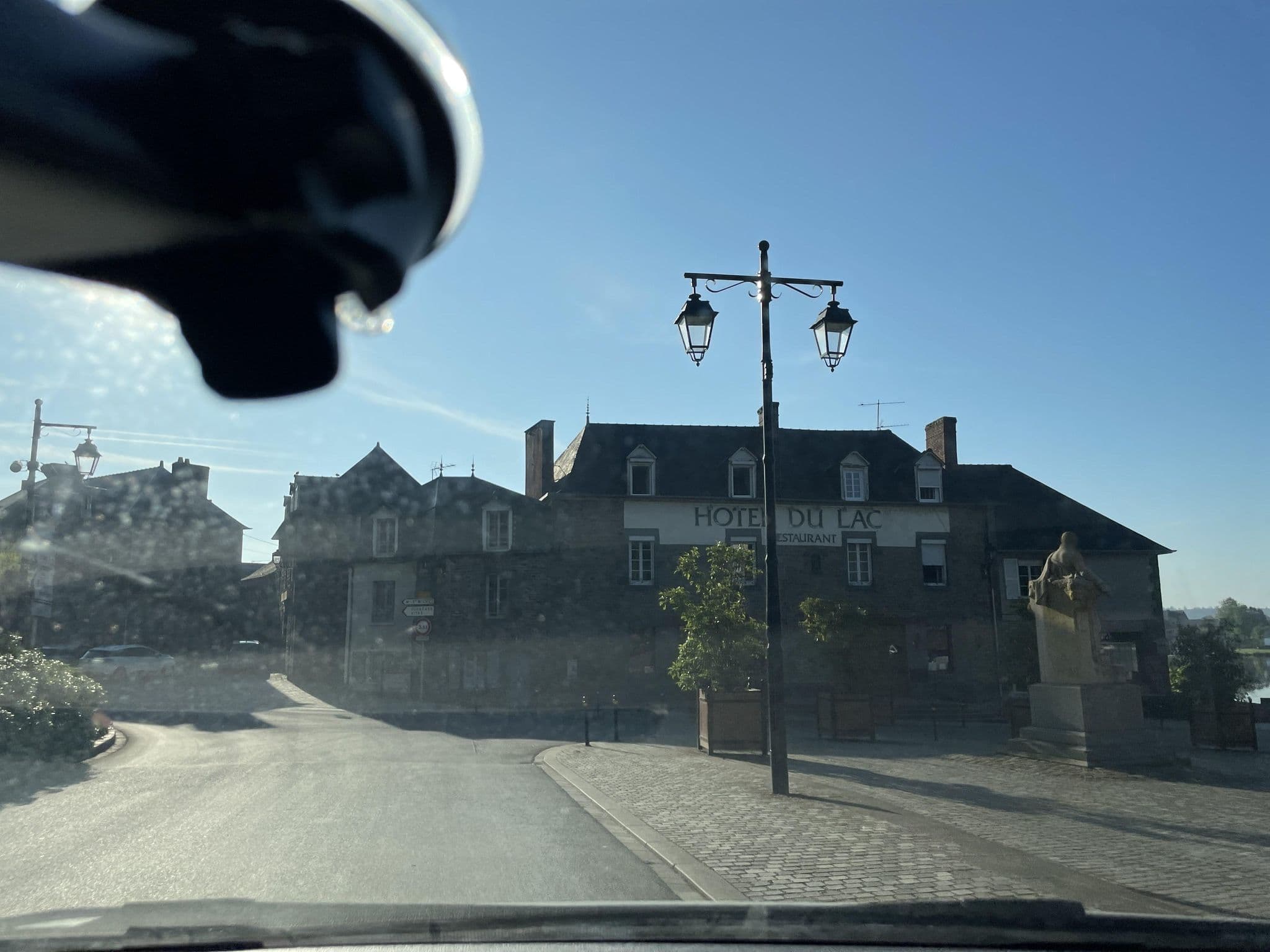 Street view near Logis-Hôtel du Chateau, Combourg — © fcolas (CC BY-SA · Mapillary)
