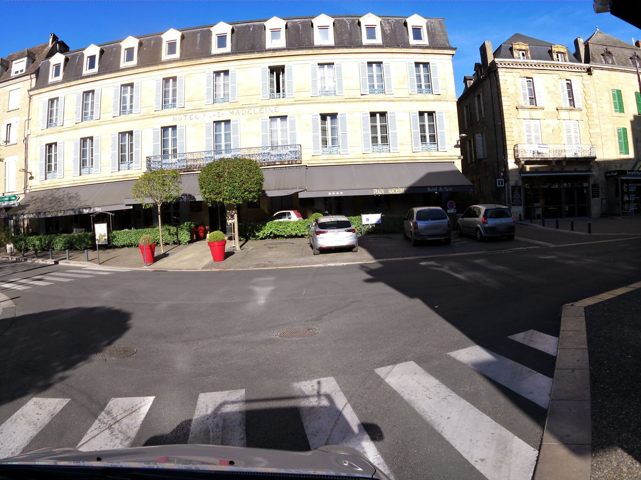 Street view near Le Lascaux Hotel Montignac, Sarlat-la-Canéda — © zors1843 (CC BY-SA · Mapillary)