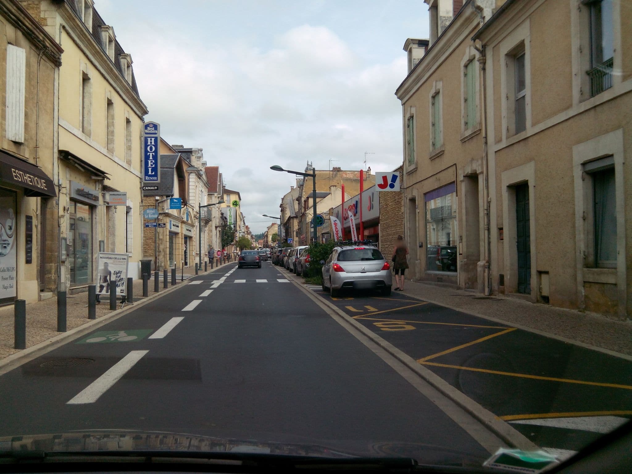 Street view near Best Western Hôtel le Renoir, Sarlat-la-Canéda — © alainproviste (CC BY-SA · Mapillary)
