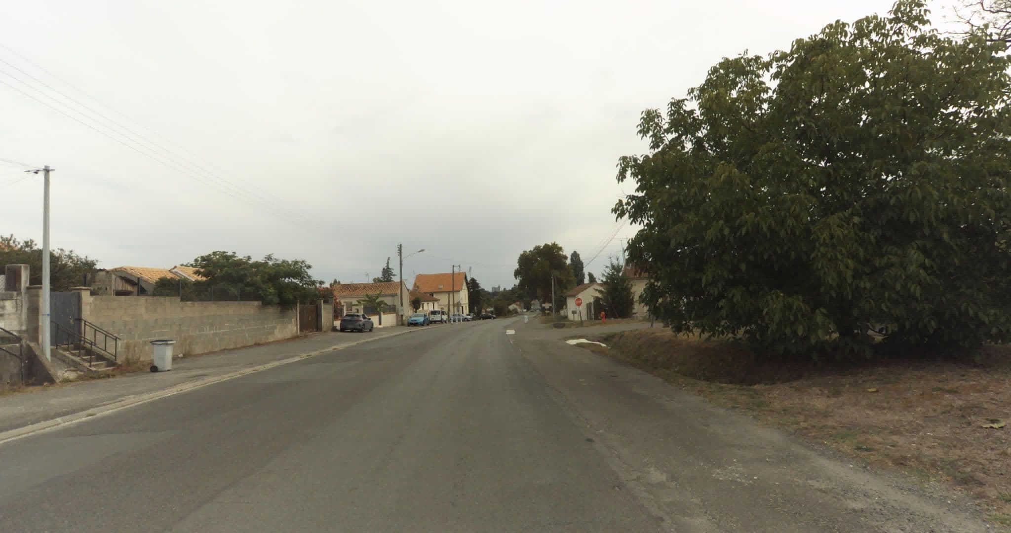 Street view near Devige, La Couronne — © sogefi (CC BY-SA · Mapillary)