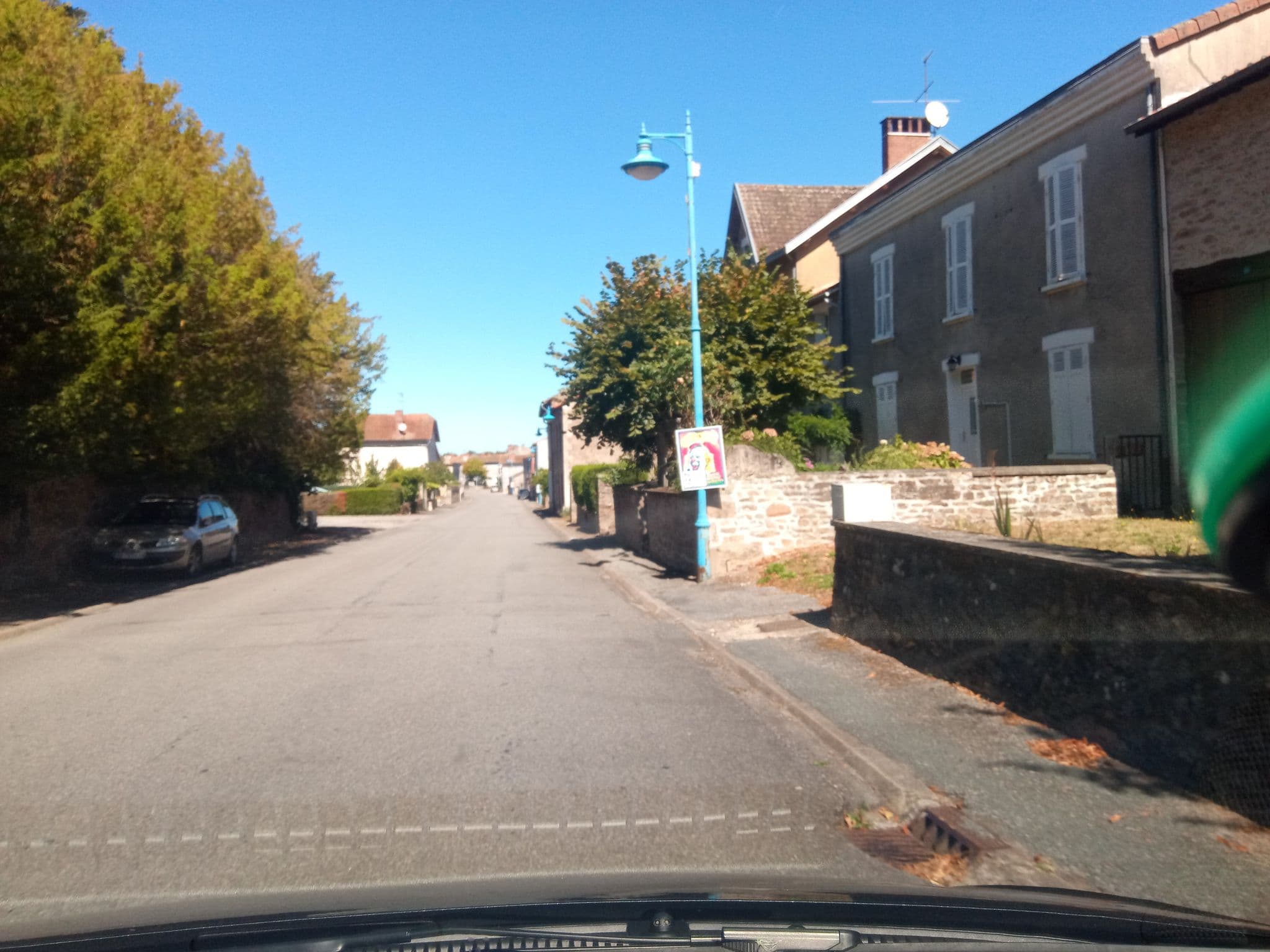 Street view near Chateau de Roussac, Nantiat — © victuallers (CC BY-SA · Mapillary)